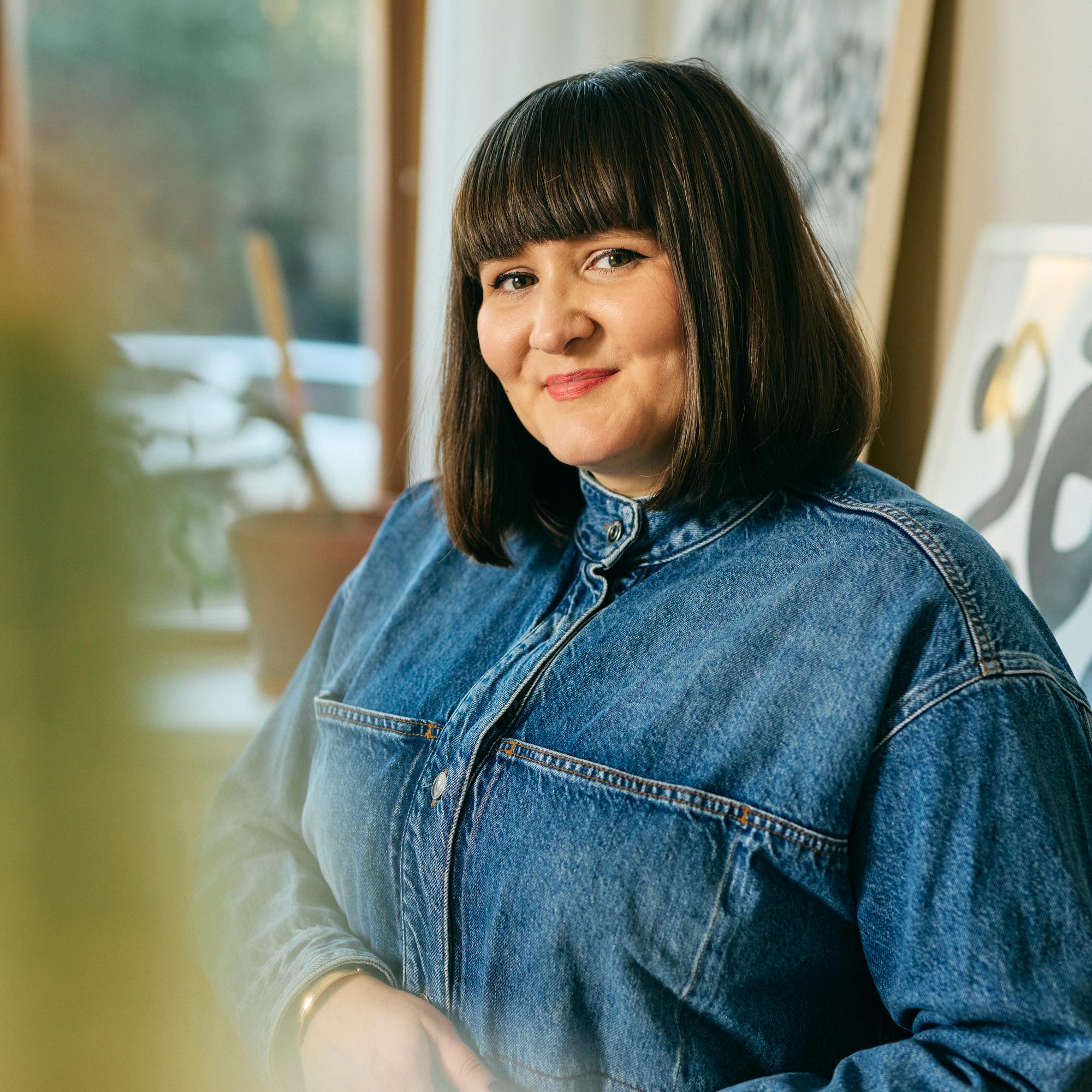 Anna Brotkinin kolumnisarja – luitko jo suvun evakkomatkasta, idyllisestä perinnejouluista ja virheostoksesta huutokaupassa?