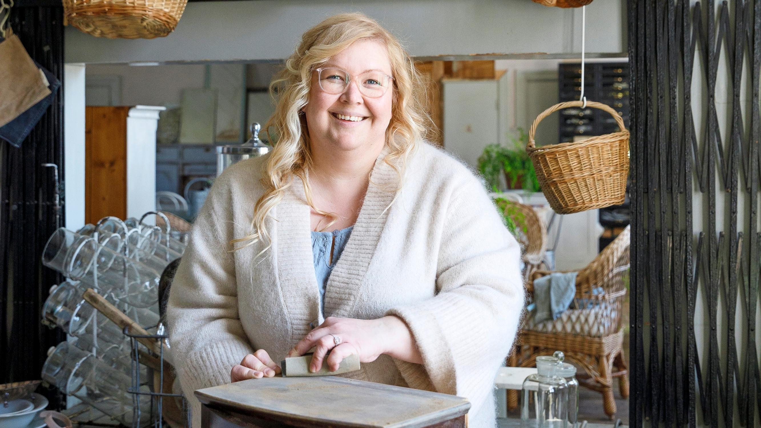 Katja Rinkinen muutti Parolan asemalle ilman kokemusta vanhoista taloista: ”Uusi menetti viehätyksensä, kun aloin tuunata vanhoja esineitä”