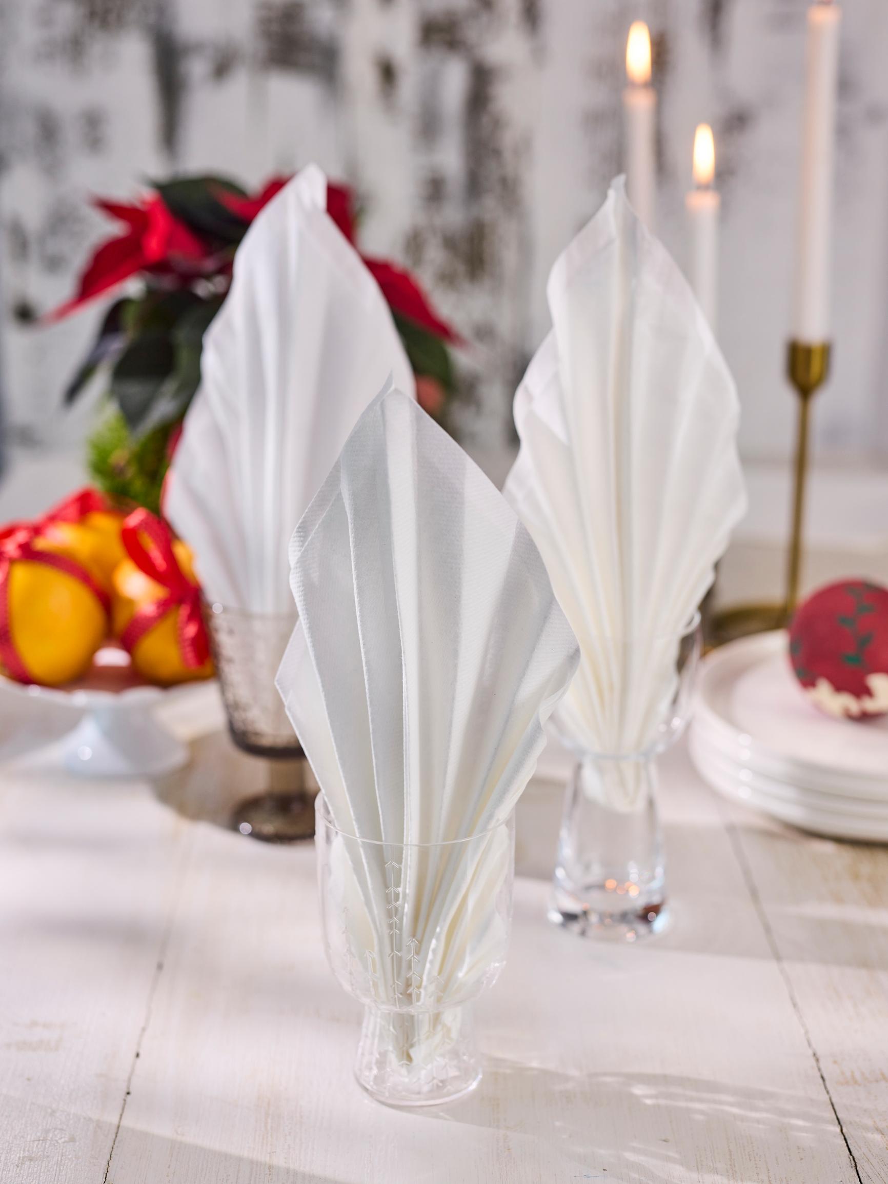 Viimeistele kattaus ja taittele lasiin servettilehti – katso helppo ohje