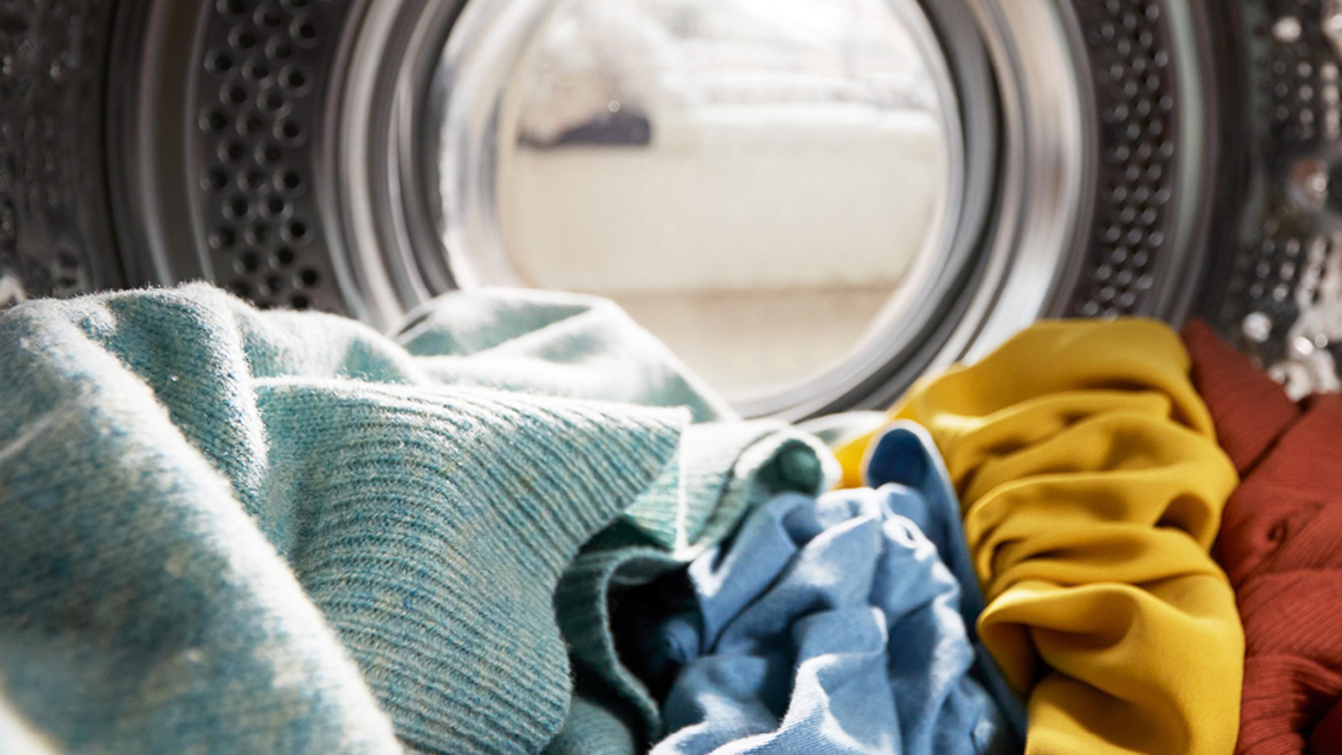 Pesetkö uudet vaatteet ennen käyttöä? 5 vinkkiä, joilla päätät, milloin se on tarpeen