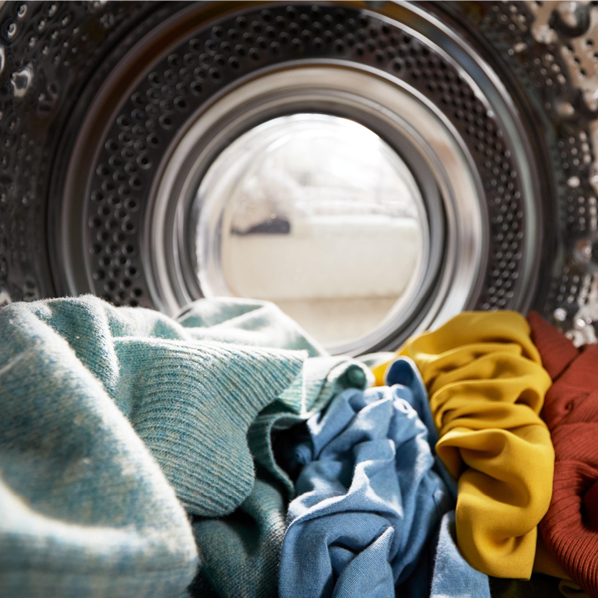 Pesetkö uudet vaatteet ennen käyttöä? 5 vinkkiä, joilla päätät, milloin se on tarpeen