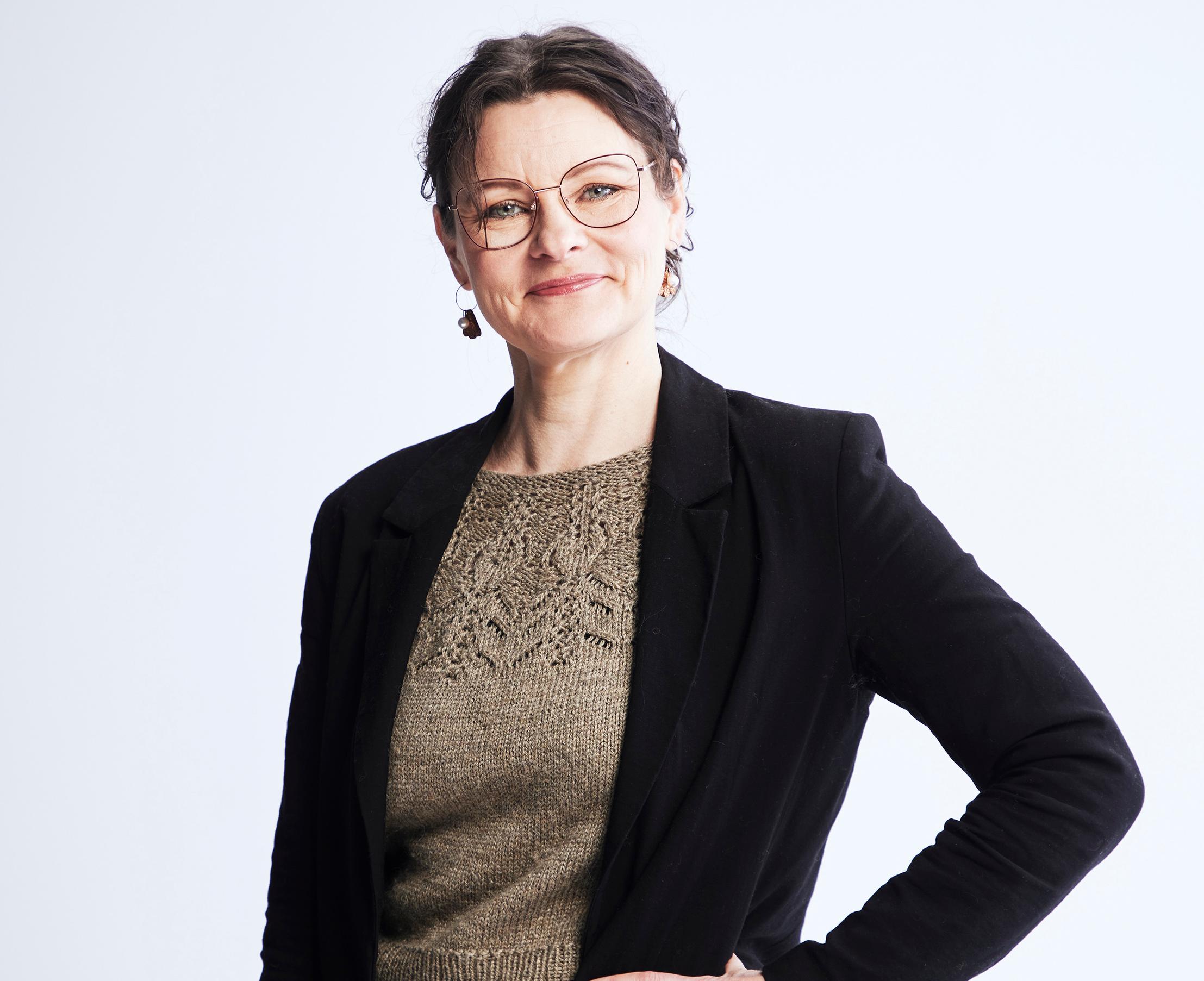 Neuletyön purkaminenkin on ihanaa, kun sen tekee kumppanin kanssa