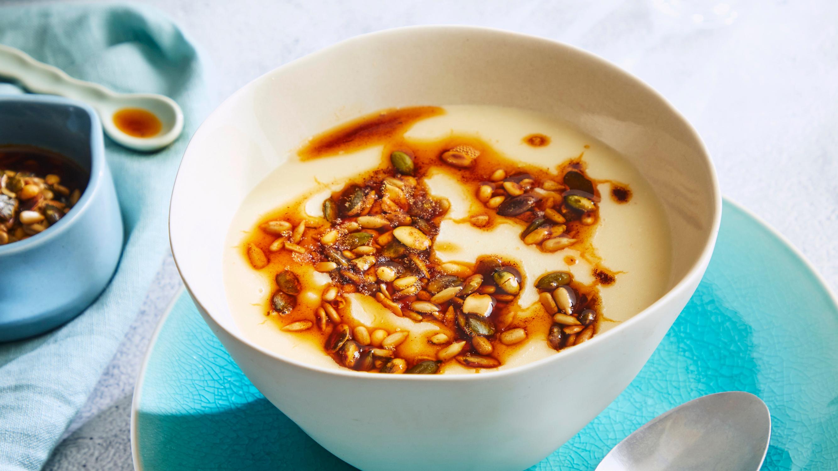 Täyteläinen papu-juuressosekeitto – lusikallinen tätä soppaa saa epäilijänkin ihastumaan juuriselleriin!