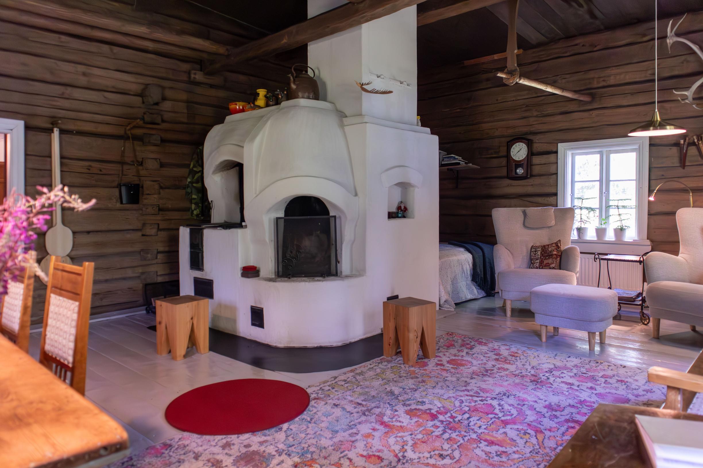 Suomen kaunein koti 2025 -ohjelman voittajakodin tupa Rytingissä Pudasjärvellä