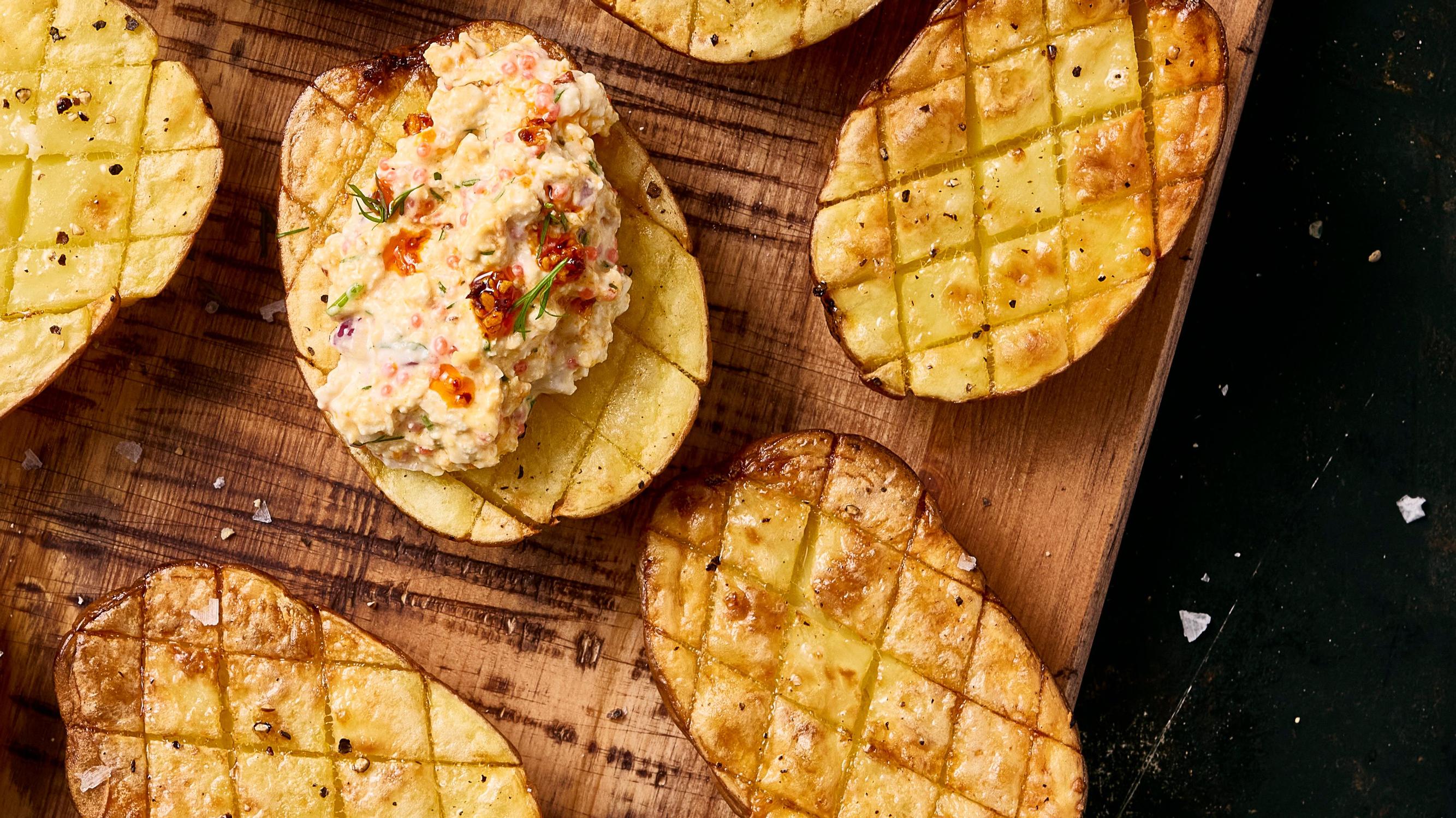 Oikaisijan uuniperunat – simppelillä kikalla ruoka on pöydässä puolet nopeammin