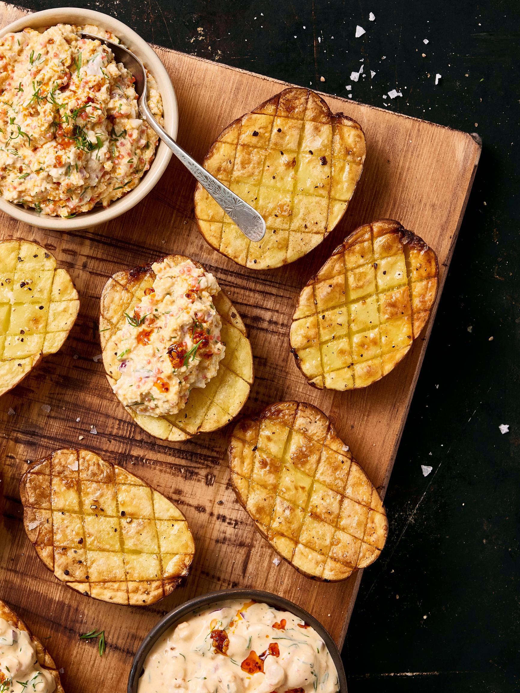 Oikaisijan uuniperunat – simppelillä kikalla ruoka on pöydässä puolet nopeammin