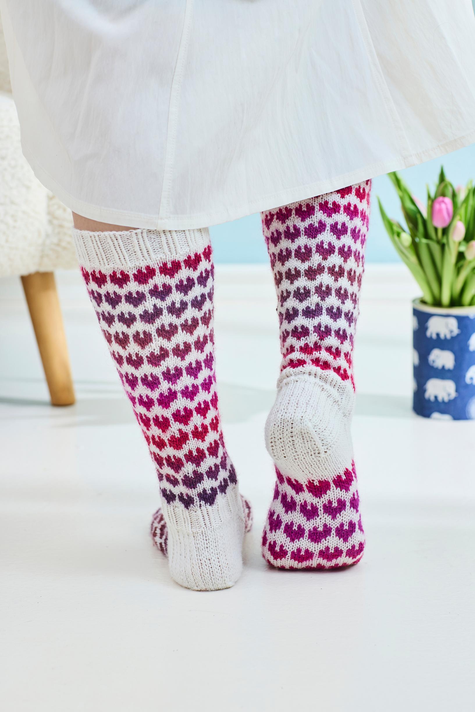 Pitkävartiset sydänsukat