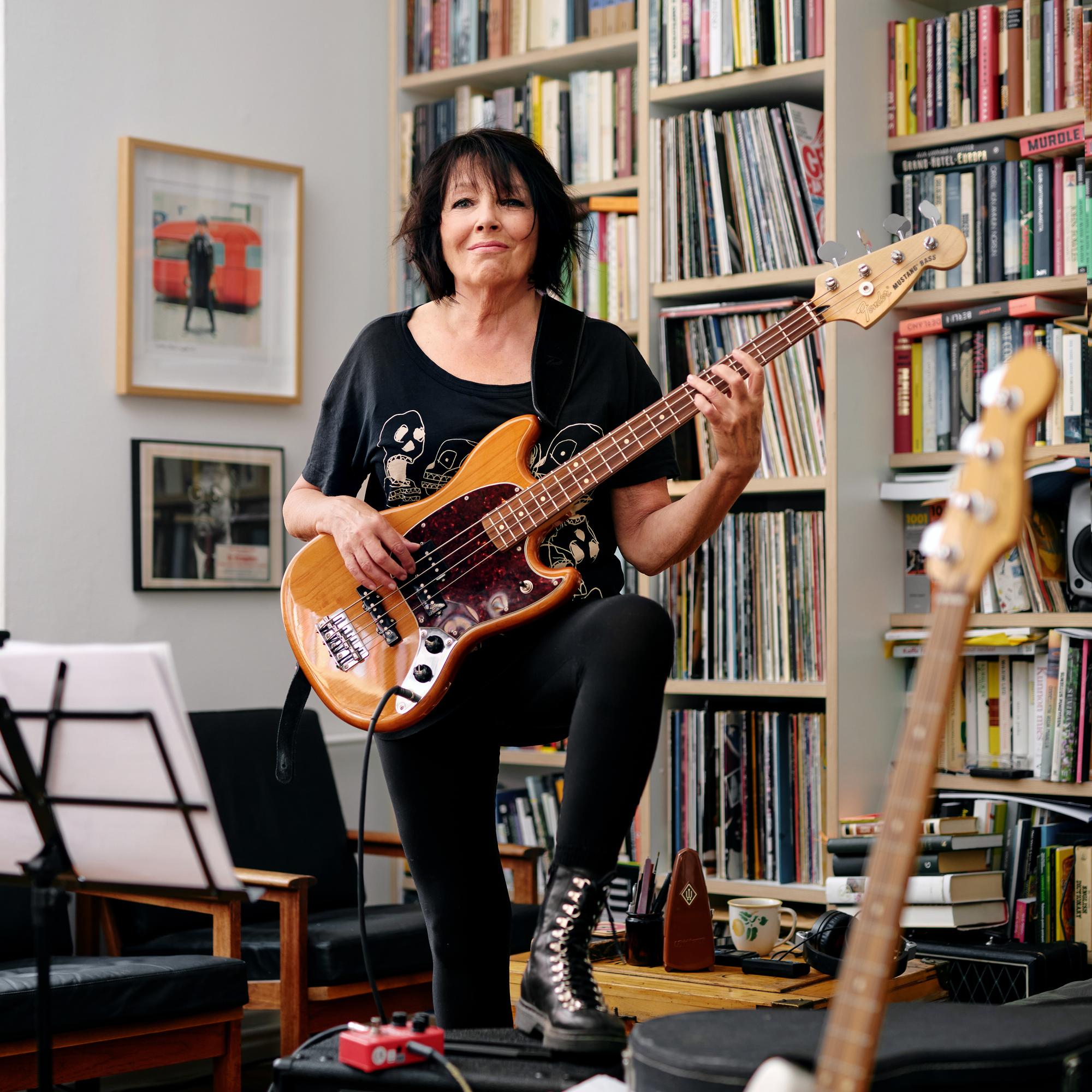 Kotivinkki on lehti oman elämänsä hurahtajille! Tapaa Kristiina, joka opetteli bassonsoiton yli kuusikymppisenä