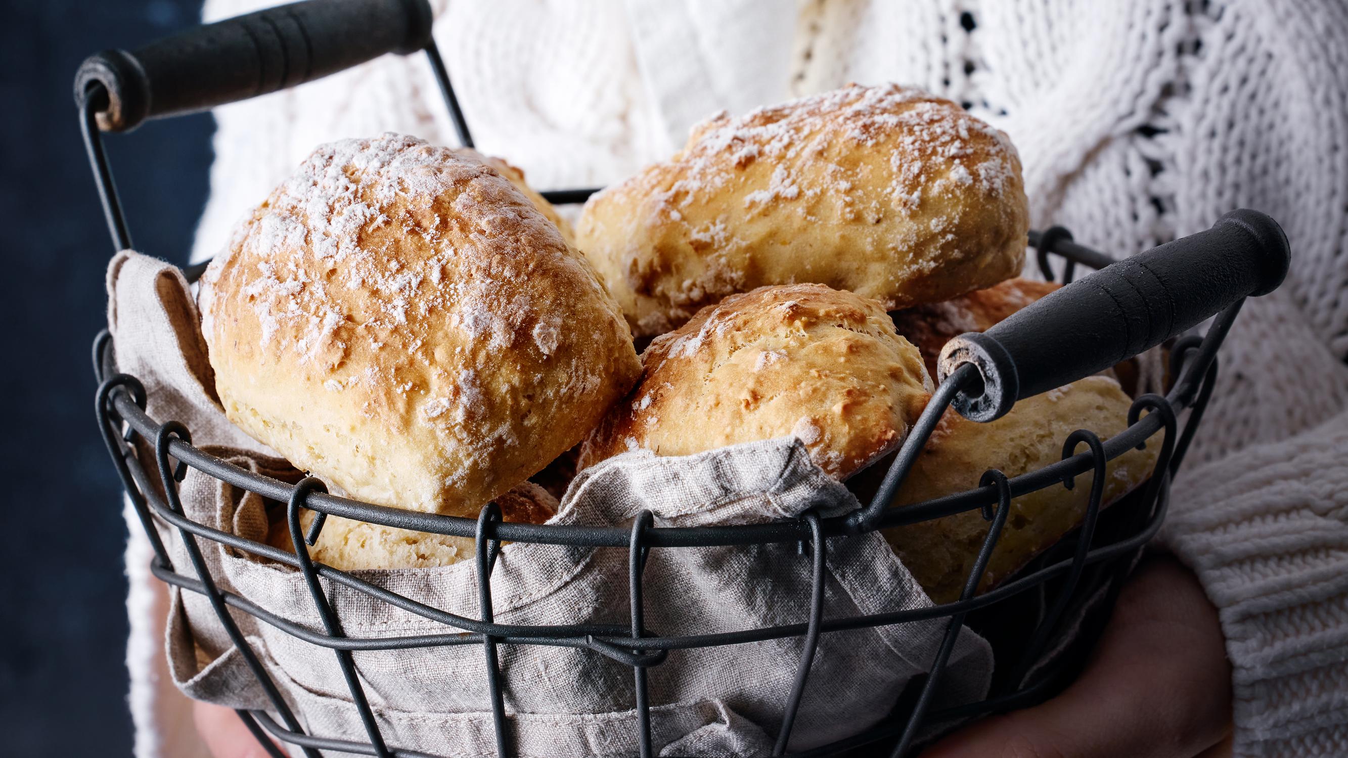 Rapeat kaurasämpylät valmistuvat yhden kohotuksen ja kuuman uunin taktiikalla