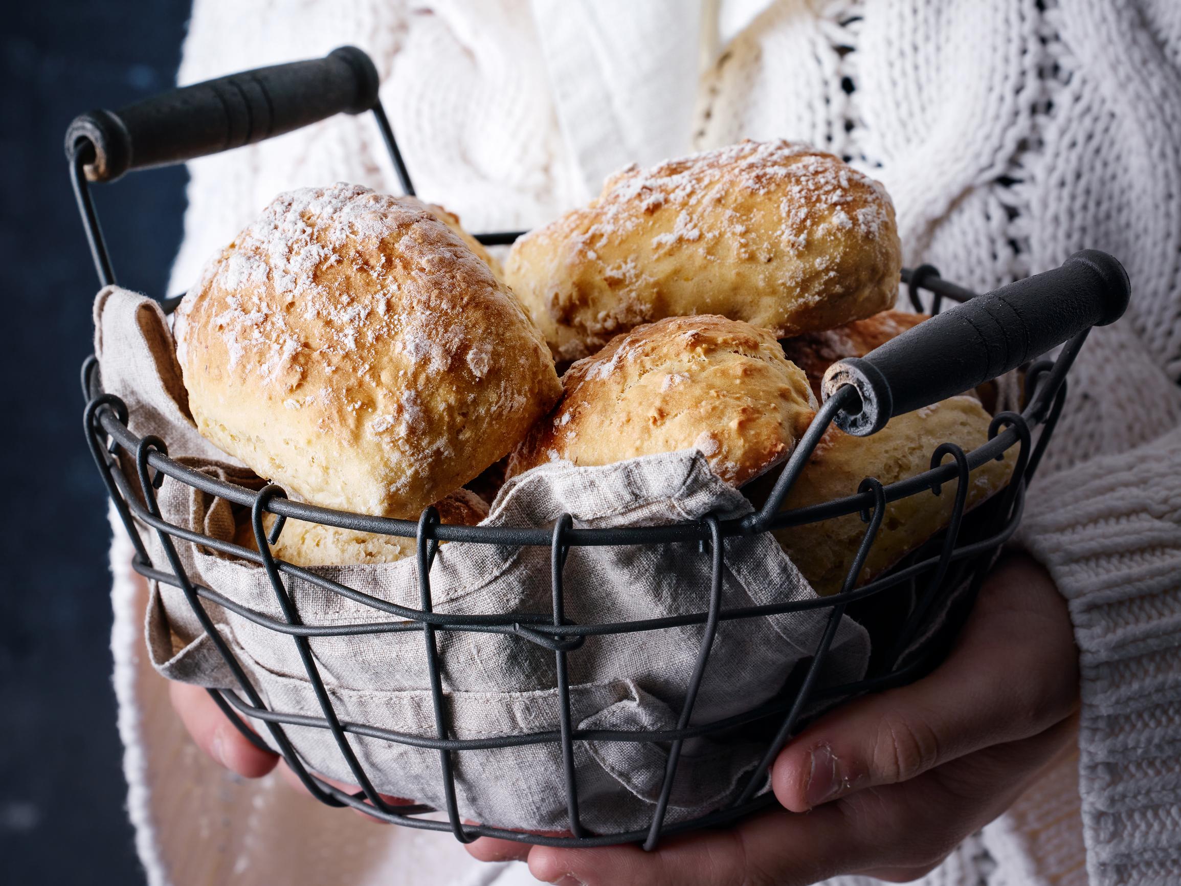 Rapeat kaurasämpylät valmistuvat yhden kohotuksen ja kuuman uunin taktiikalla