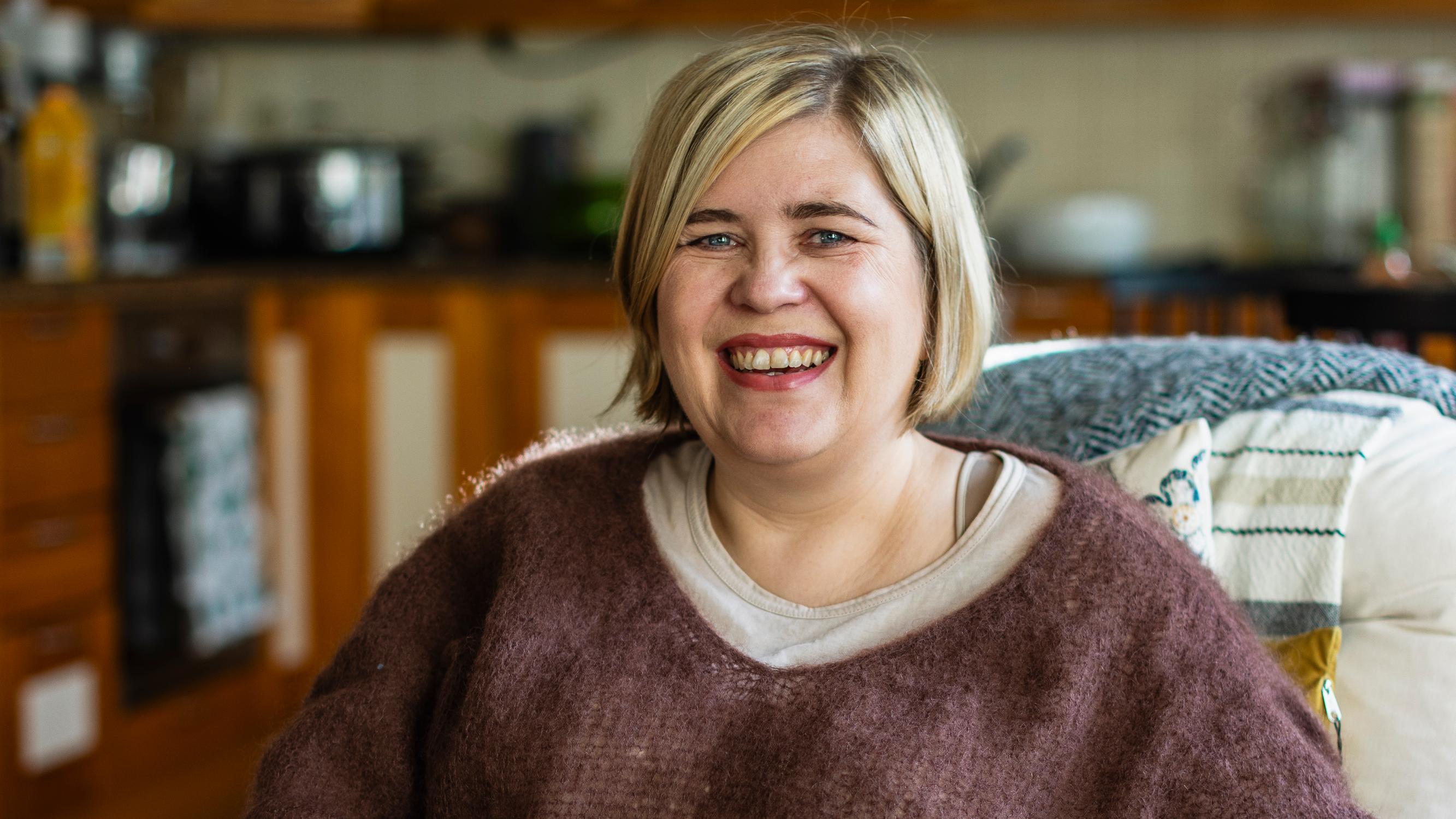 Sirpa perusti Älä osta mitään -yhteisön: ”Sain olohuoneen sisustuksen ilmaiseksi”