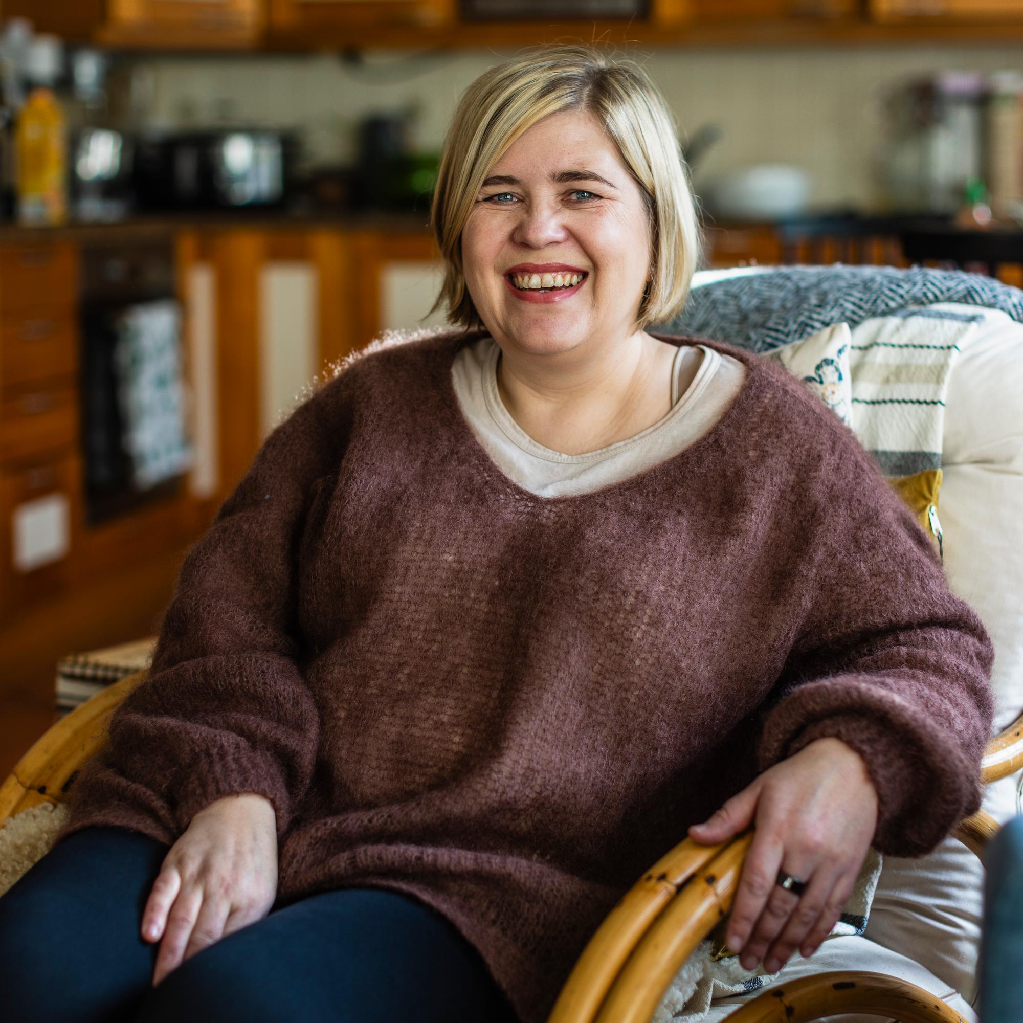 Sirpa perusti Älä osta mitään -yhteisön: ”Sain olohuoneen sisustuksen ilmaiseksi”