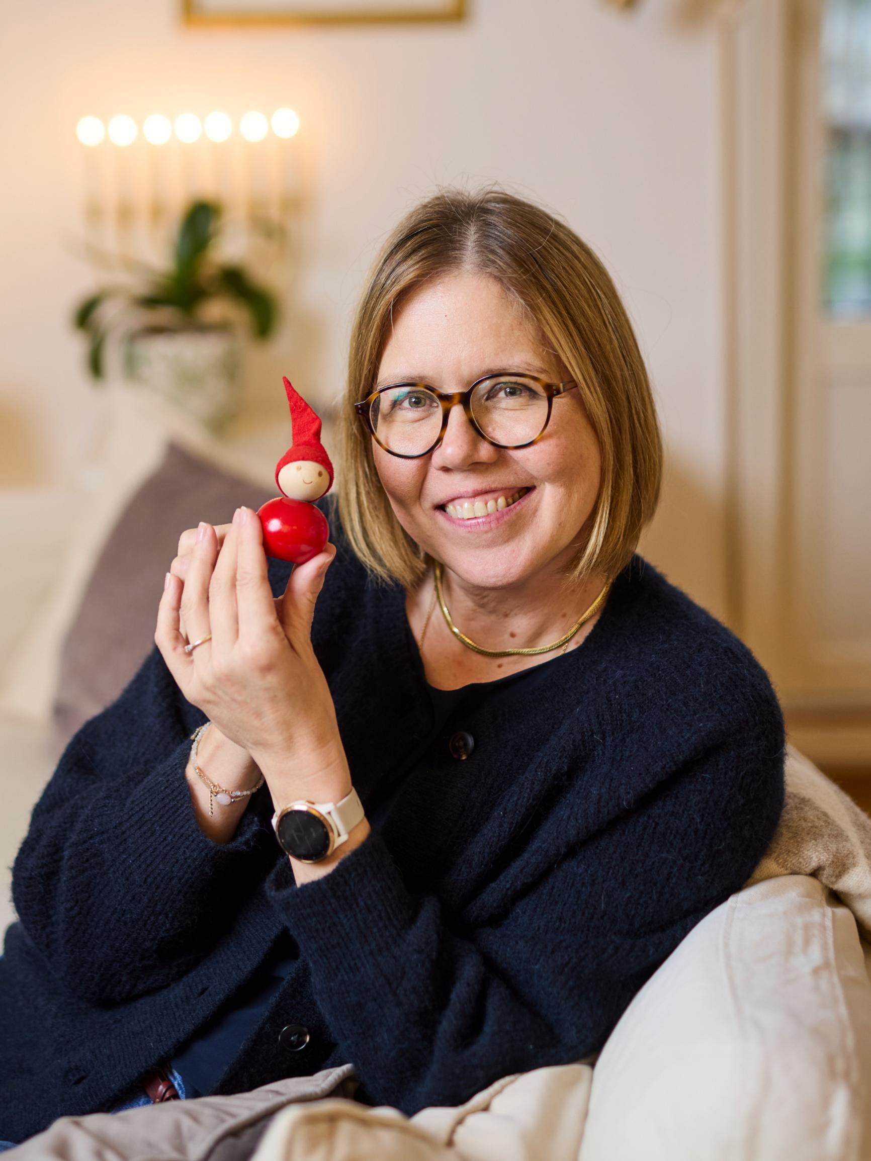 Johannan joulutunnelmaan kuuluu yli 50 Aarikan puista tonttua: ”Tunnistan aidon Aarikan tontun heti”