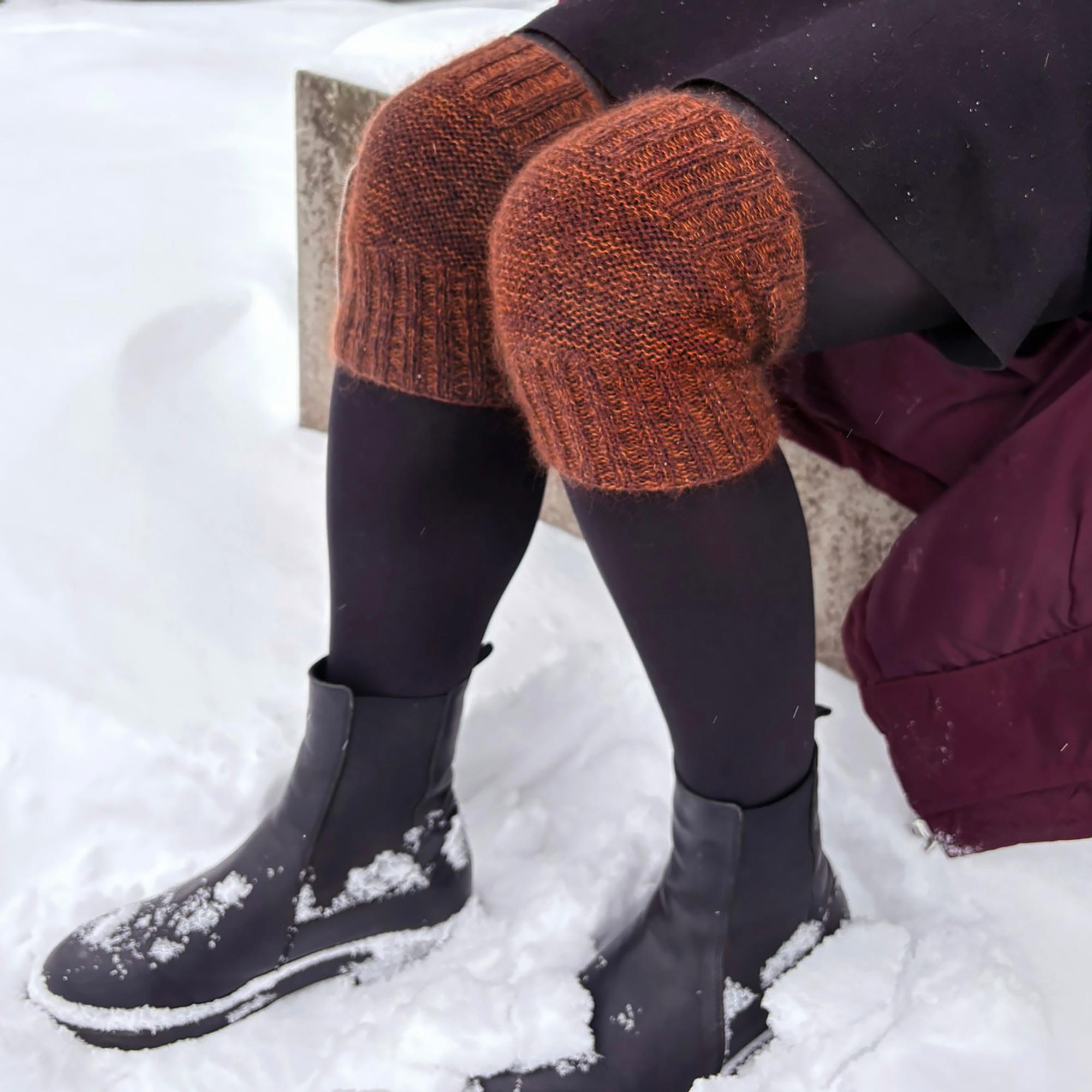 Polvenlämmittimet – neulo pakkaspäivien luottoasuste selkeällä ohjeella