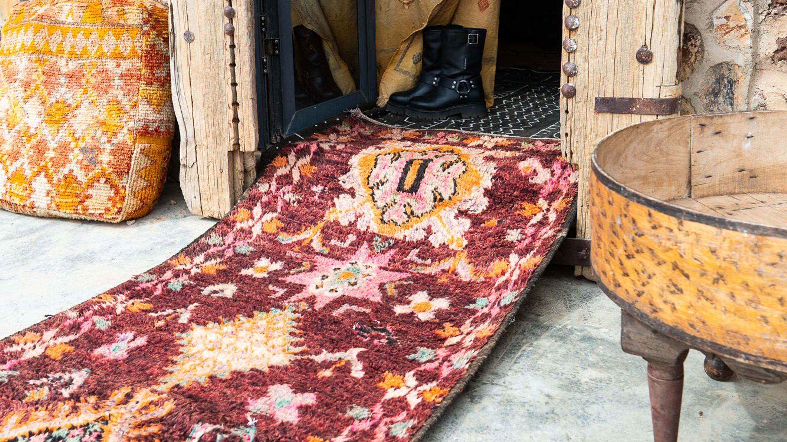 Käytävänkin voi sisustaa kauniiksi! Poimimme 3 aidosti uniikkia mattoa kapeaan tilaan