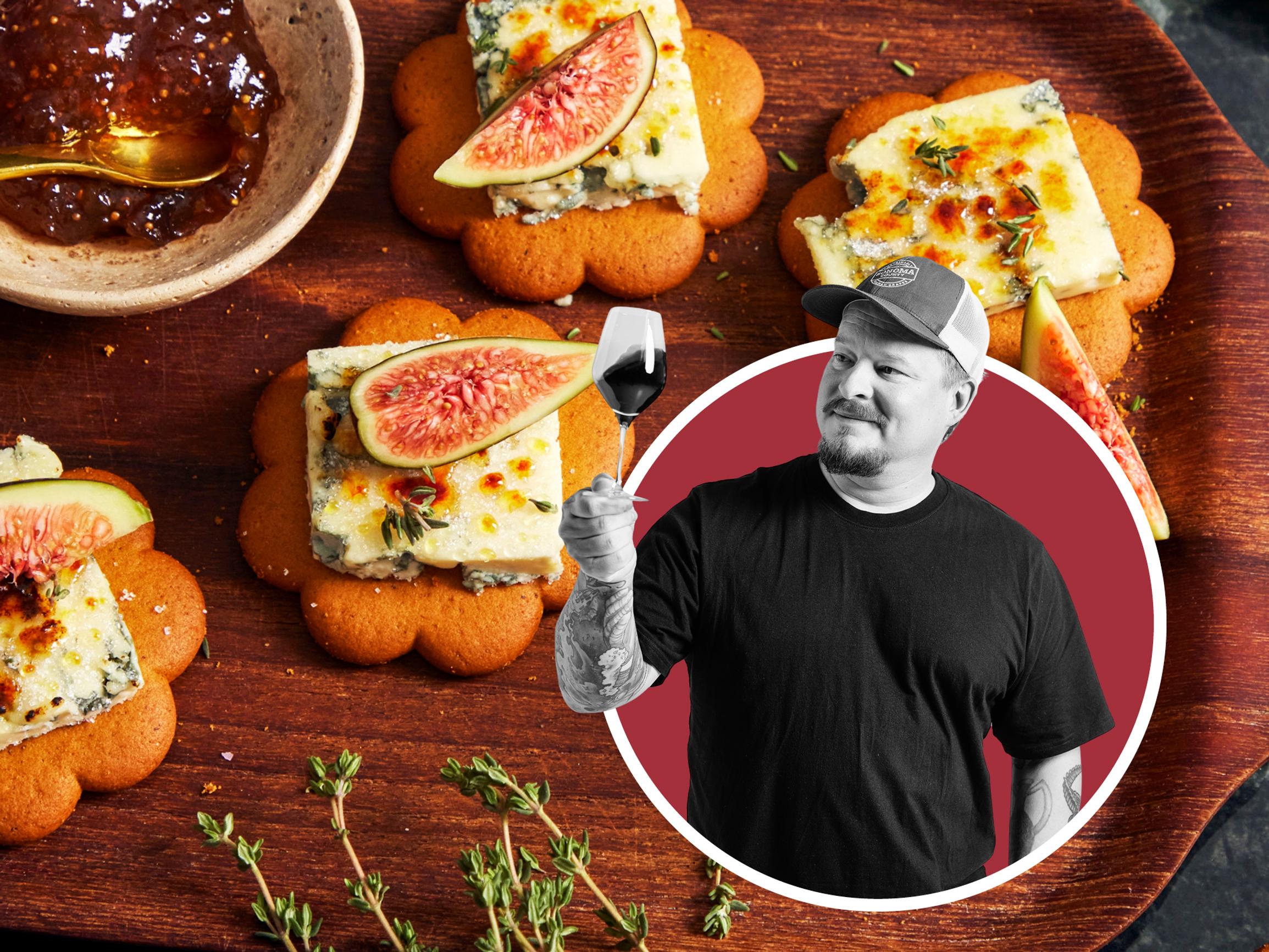 Sama viini sopii taatelikakulle, suklaalle ja juustoille – katso viiniasiantuntijan suositus joulun jälkiruoille