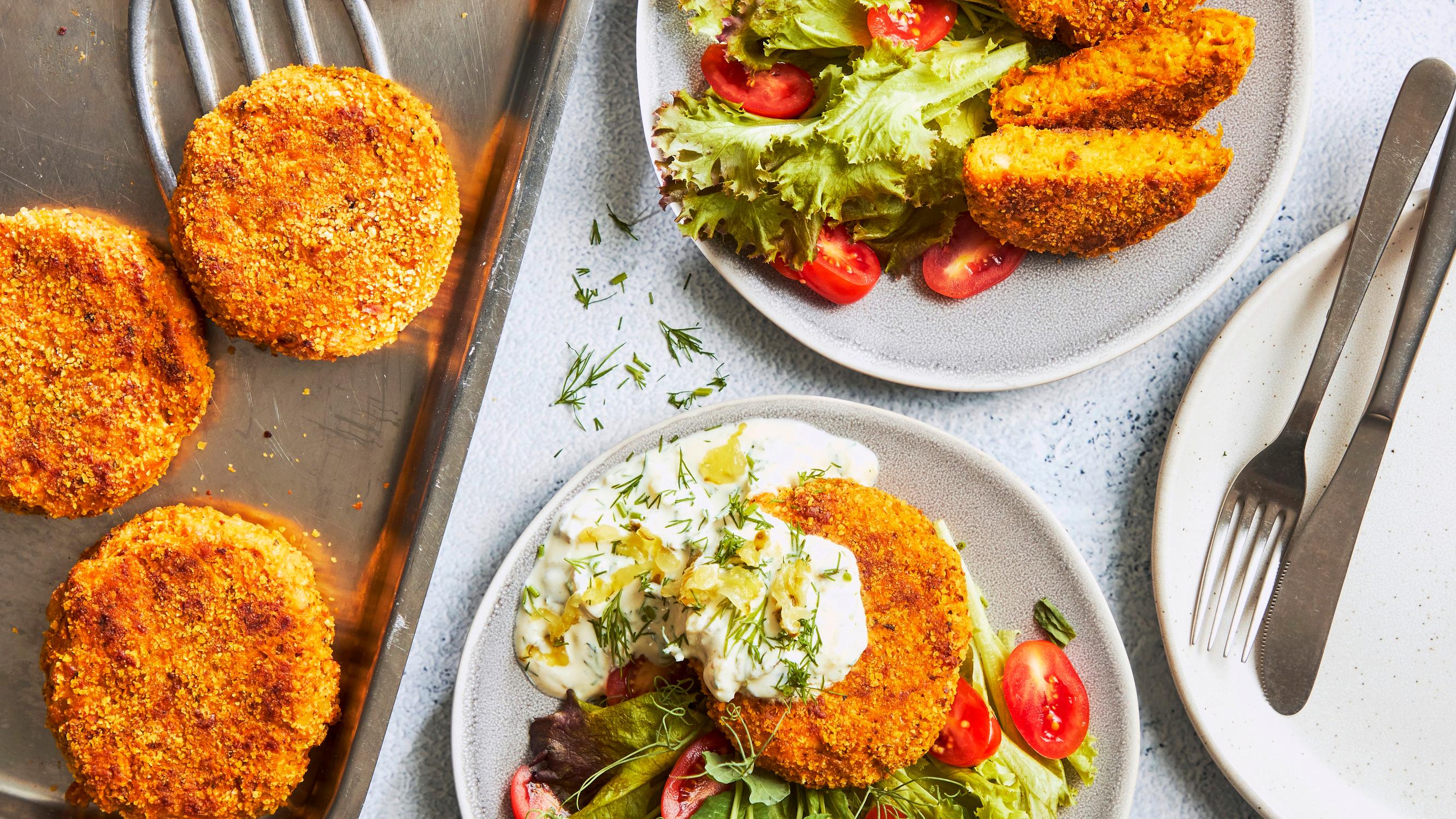 Porkkana-halloumipihvit – näissä kasvispihveissä on rutkasti makua ja mehevyyttä!