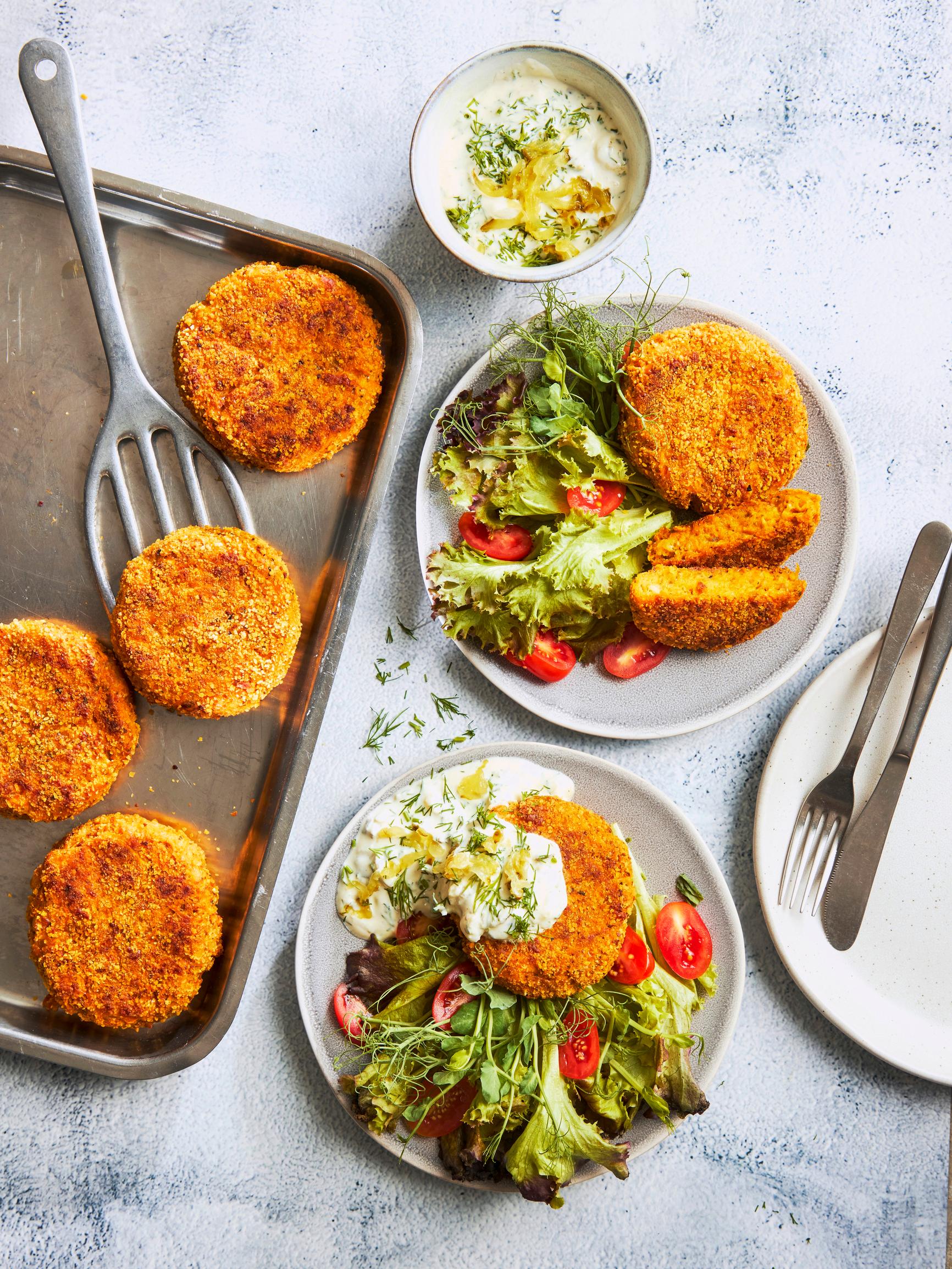 Porkkana-halloumipihvit – näissä kasvispihveissä on rutkasti makua ja mehevyyttä!