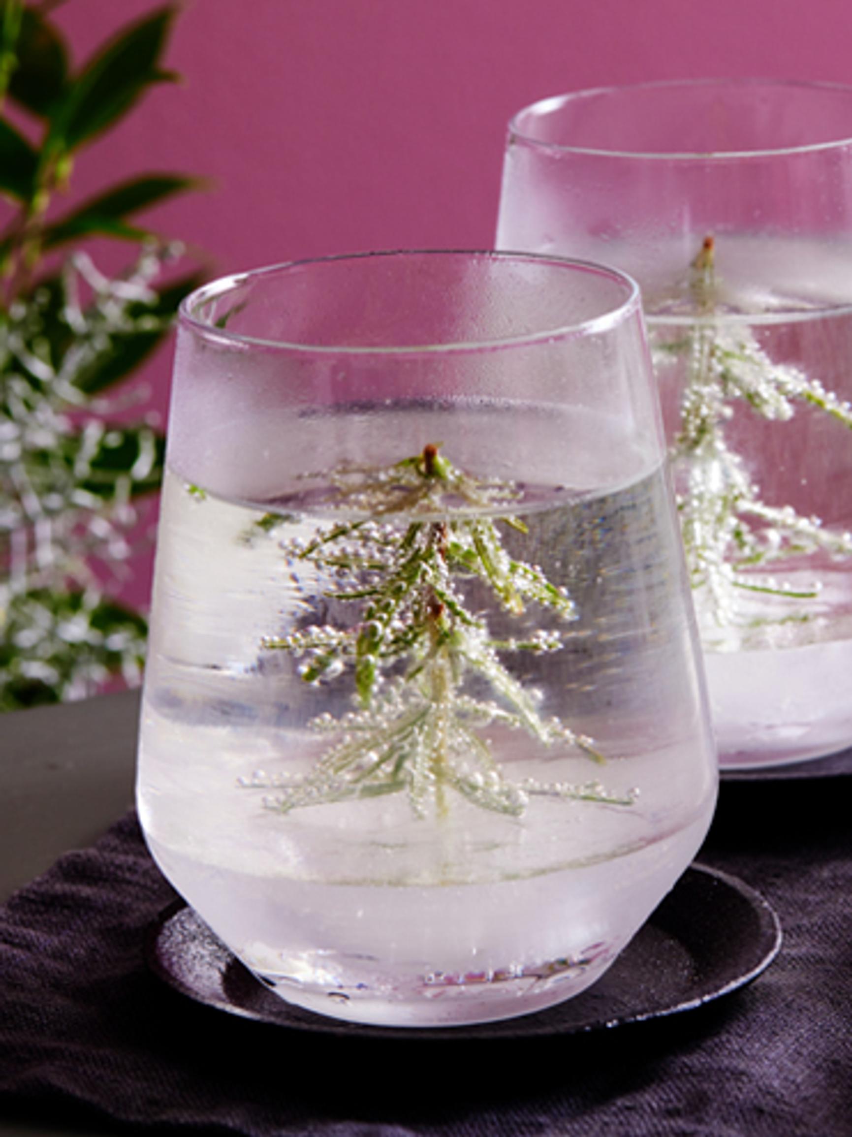 Jouludrinkki × 7 – upeissa juhlajuomissa maistuvat pipari, glögi ja vihreät kuulat