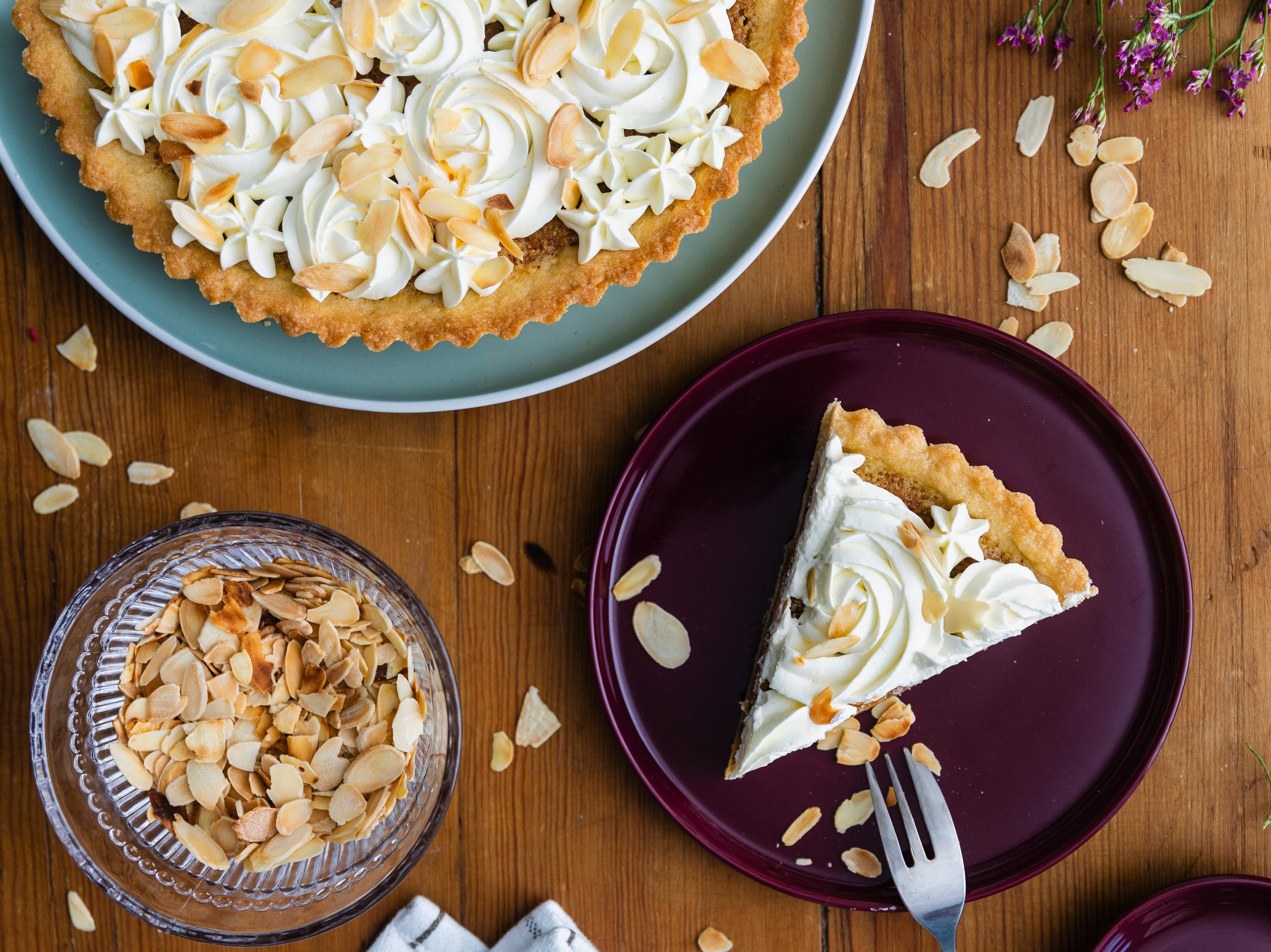 Laskiaispiirakka – leivo laskiaispullan maut uudessa muodossa!