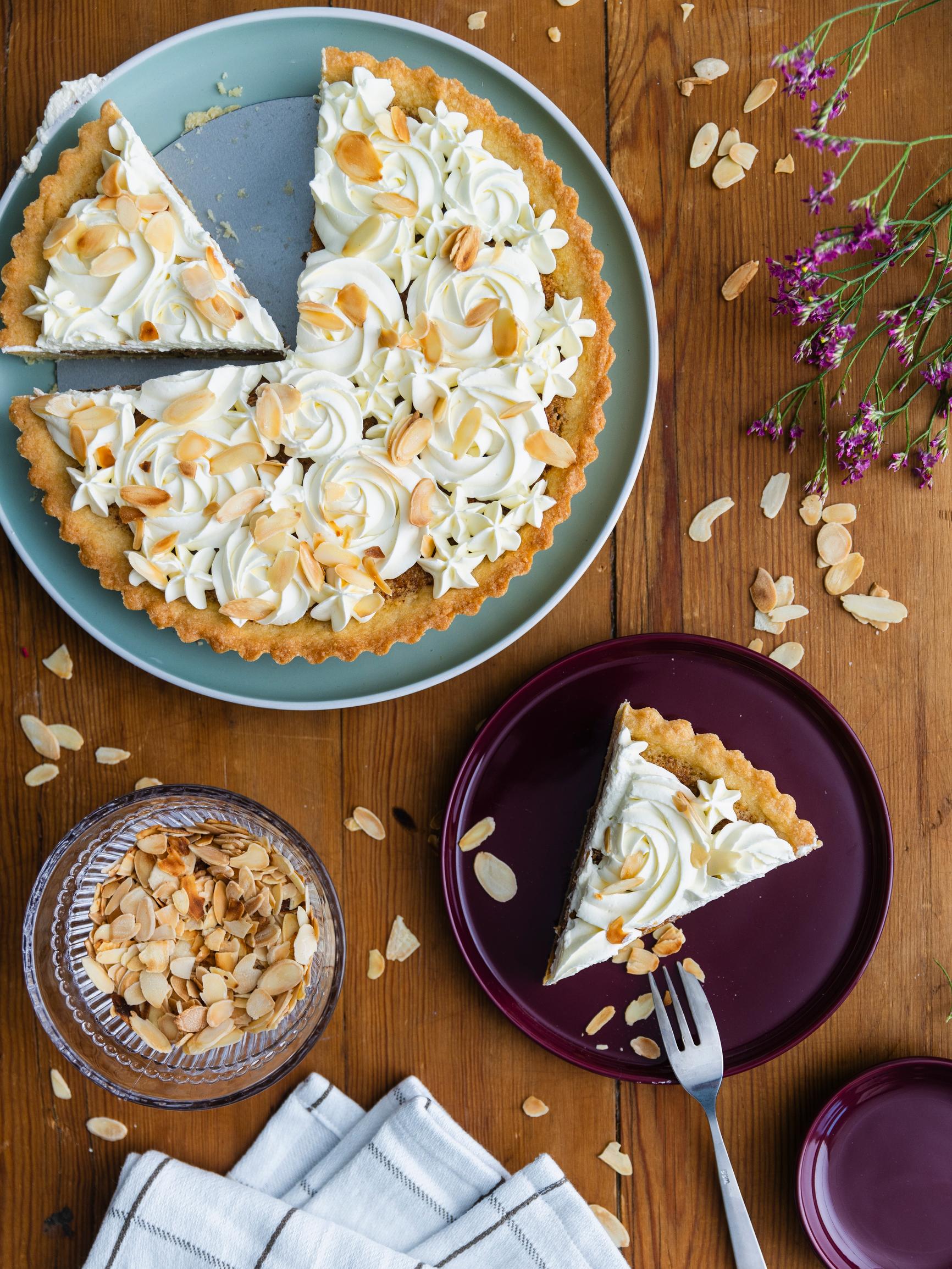 Laskiaispiirakka – leivo laskiaispullan maut uudessa muodossa!