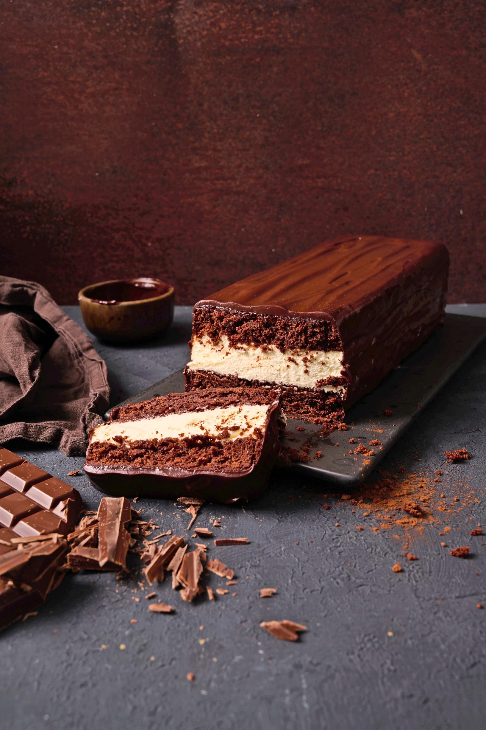 After eight -kakku – klassikkokonvehdin inspiroima suklaa-minttukakku tuo joulupöytään ripauksen eleganssia, ehkä vielä yksi pala?