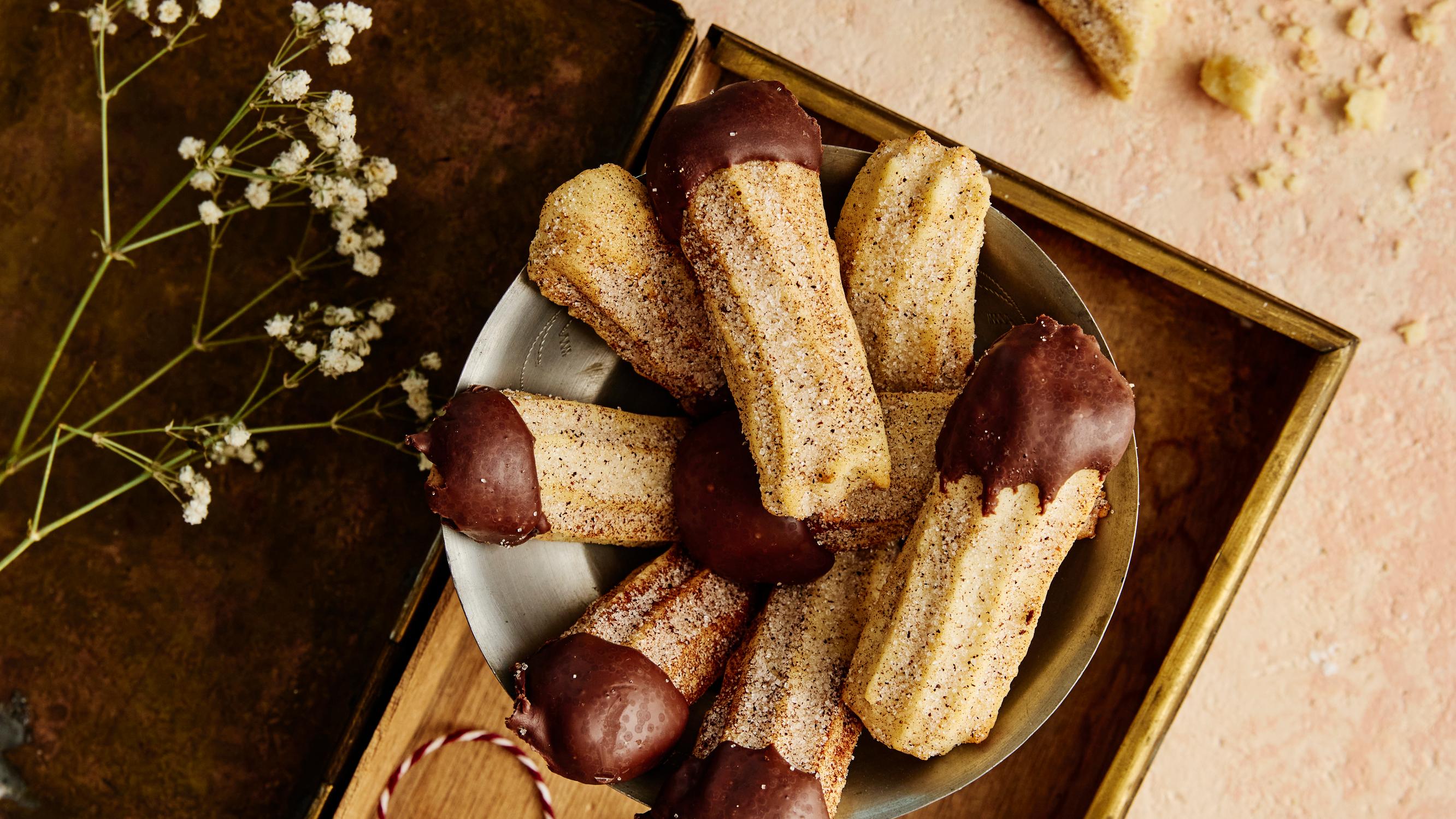 Churro-keksit – murotaikinasta pursotetuissa kekseissä maistuu kanelisokeri ja suklaa