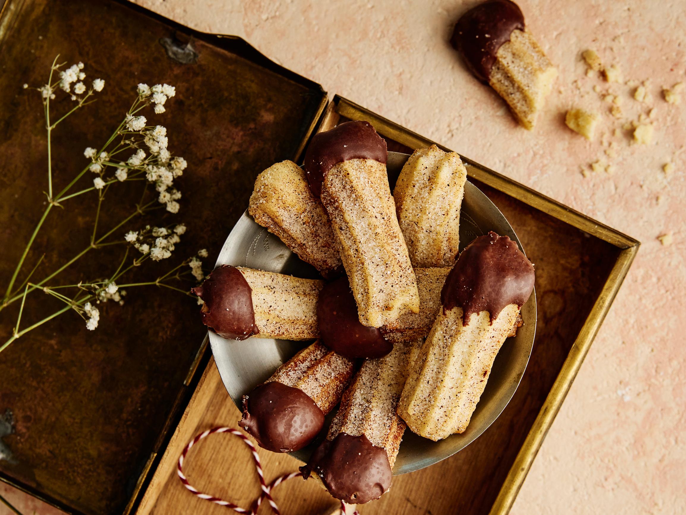 Churro-keksit – murotaikinasta pursotetuissa kekseissä maistuu kanelisokeri ja suklaa