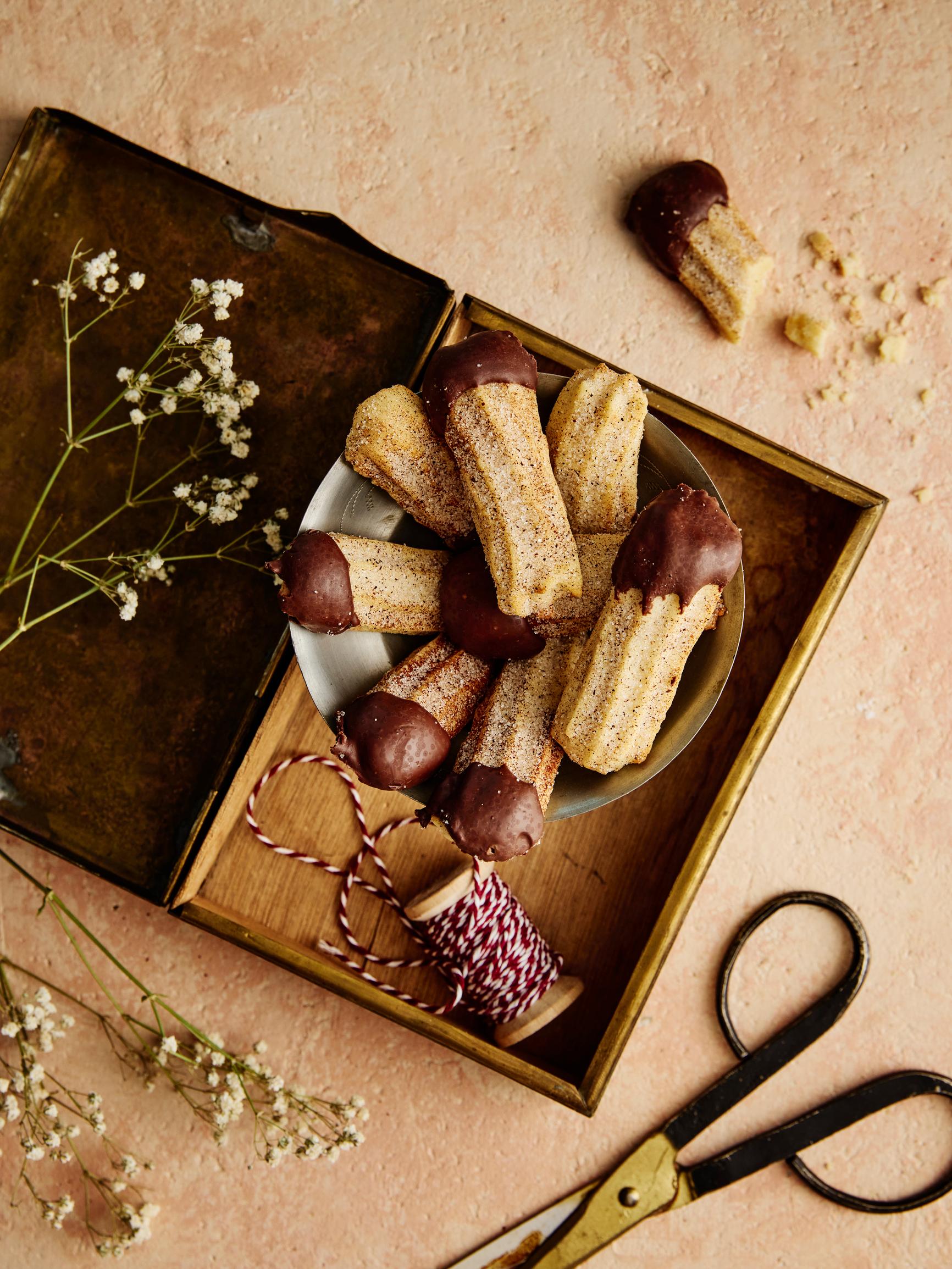 Churro-keksit – murotaikinasta pursotetuissa kekseissä maistuu kanelisokeri ja suklaa