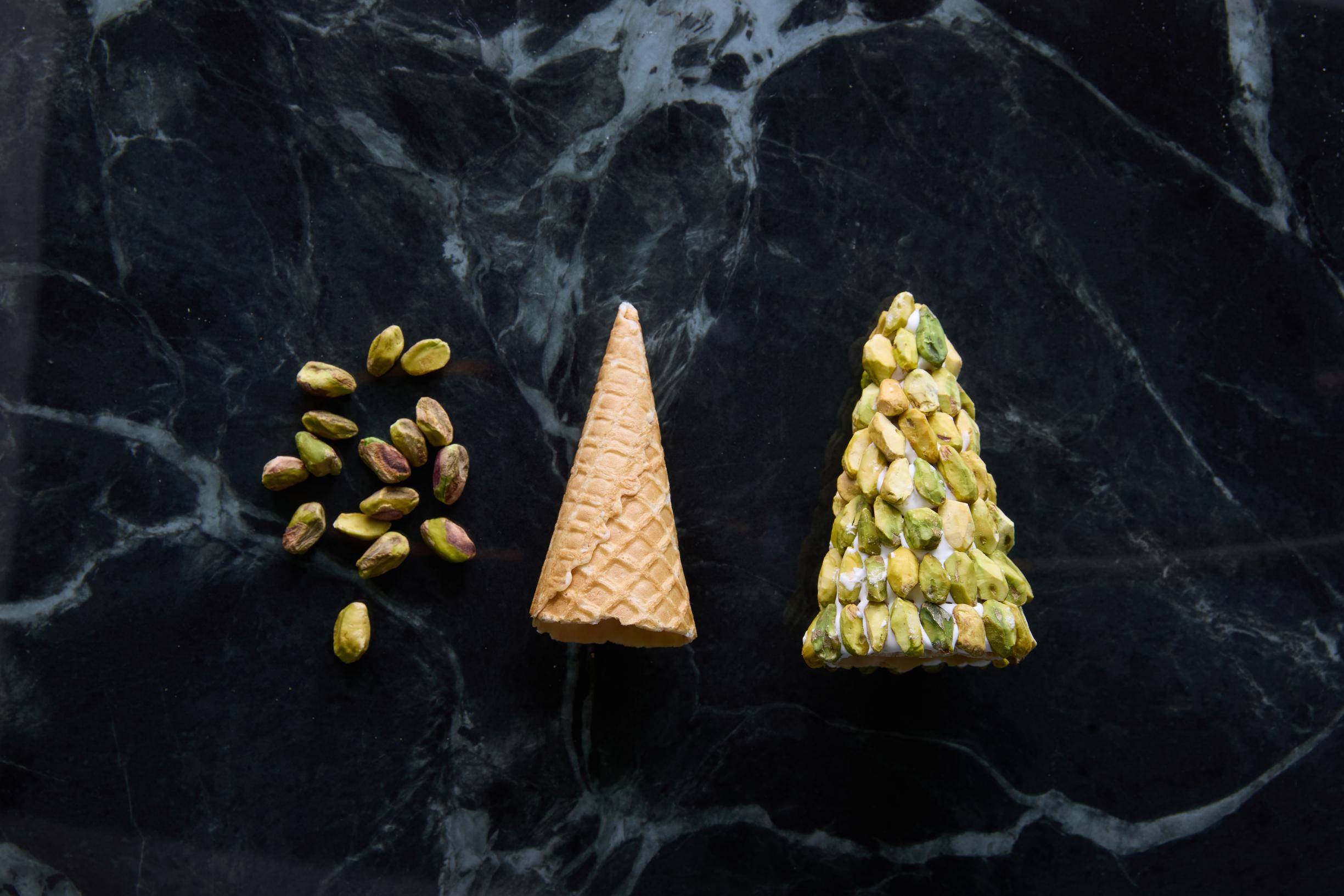 Piparkakkutalon koristeet: pistaasikuusi