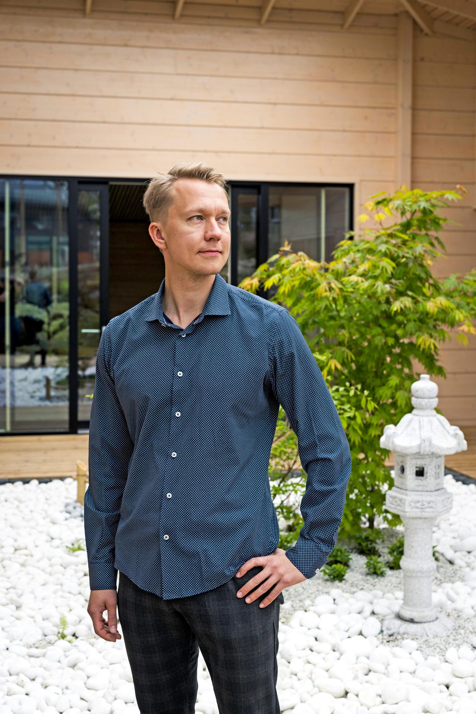 Marko Simsiö Honka Haikun japanilaisessa puutarhassa Naantalin asuntomessualueella