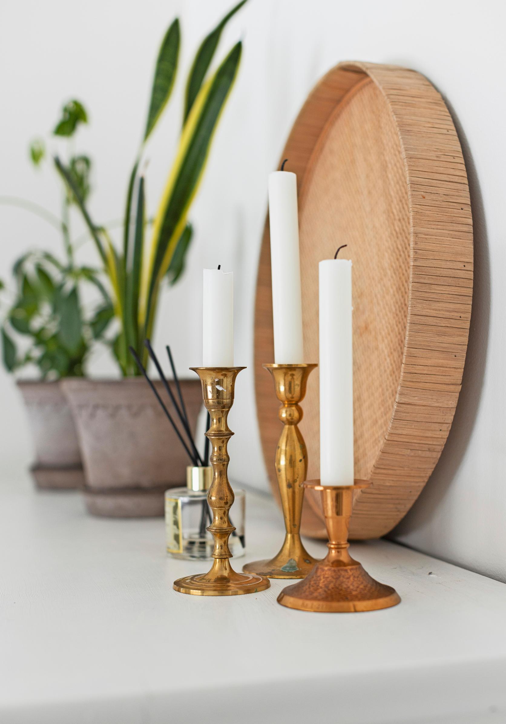 Messinkiset kynttilänjalat 
