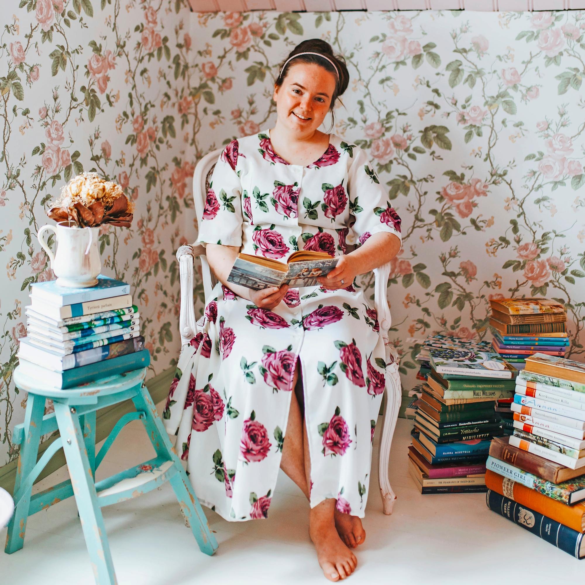 Leipomisesta löytyi keino hallita masennusta – kakkukirjailija Anna Pölkki piti kaksisuuntaisen mielialahäiriön diagnoosia ensin kuolemantuomiona