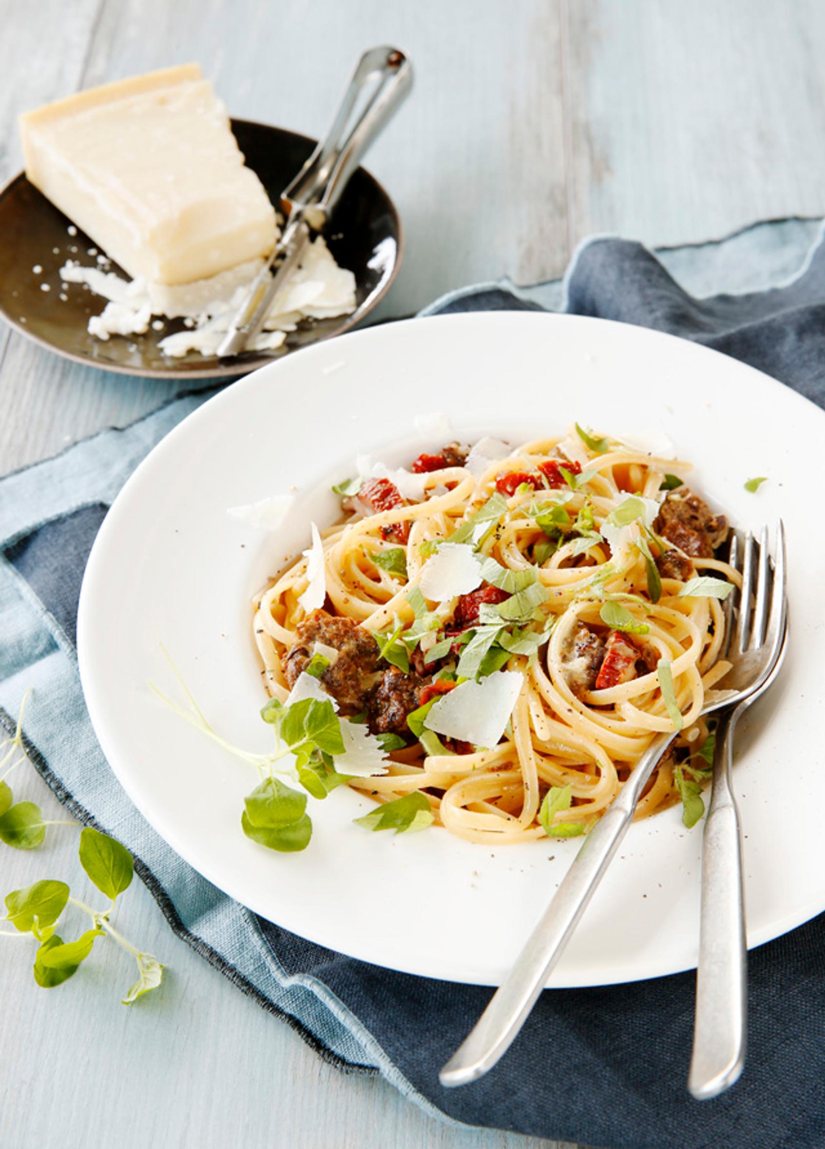 Härkis-pasta carbonara – katso resepti! | Meillä kotona