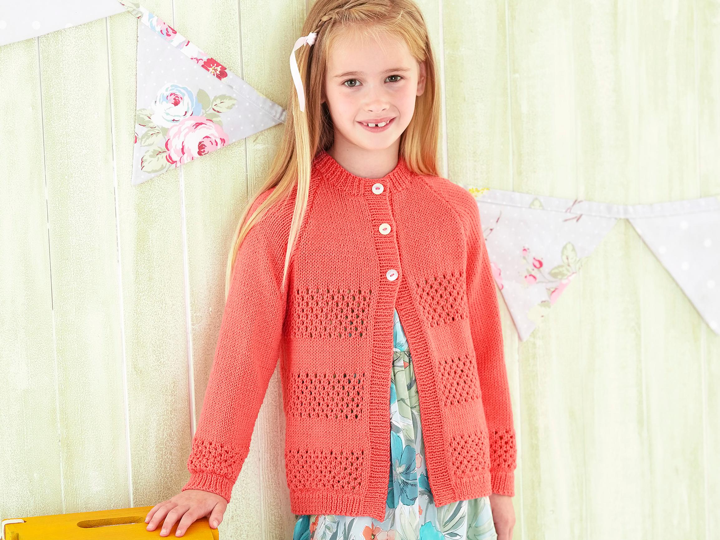 Lasten neuletakki pitsiraidoilla