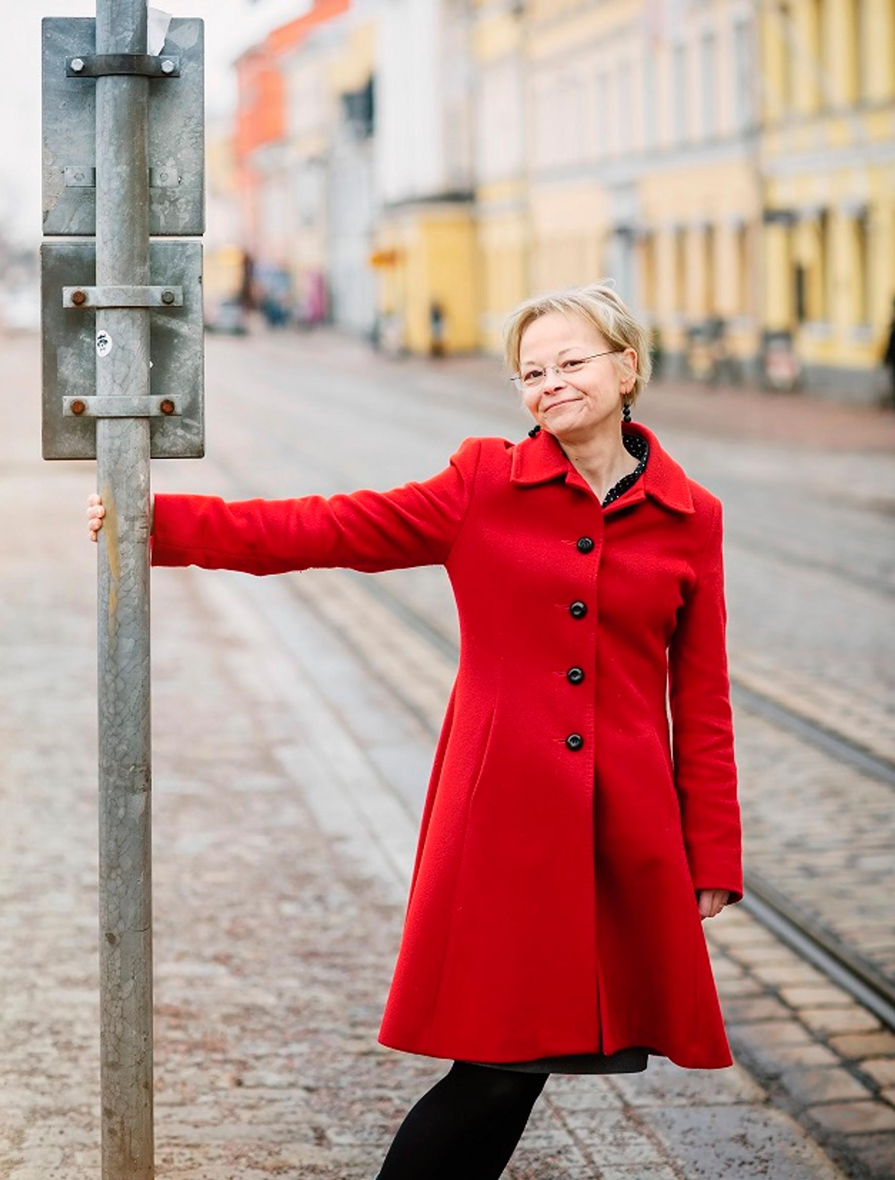 Tietokirjailija Outi Ampuja: "Tarvitsemme lisää hiljaisuutta"