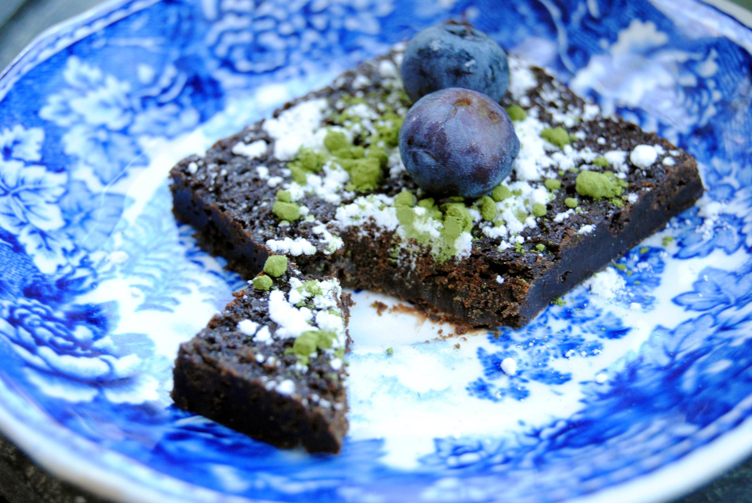 Tahmainen suklaafudgekakku
