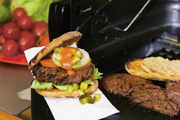 Hampurilaispihvi on burgerin tärkein osa – katso resepti! | Maku