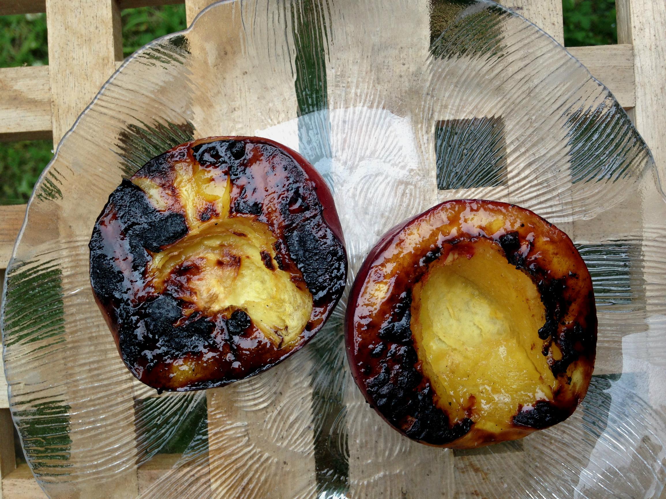Grillatut nektariinit
