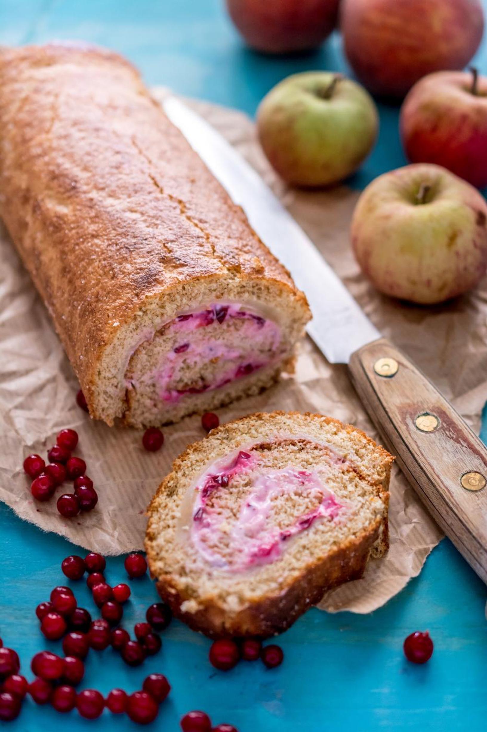Omena-puolukkakääretorttu