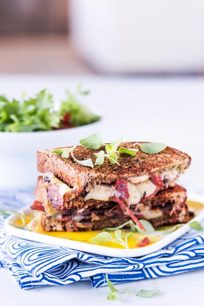 Herkkusienisalamitoastit katso resepti! Maku