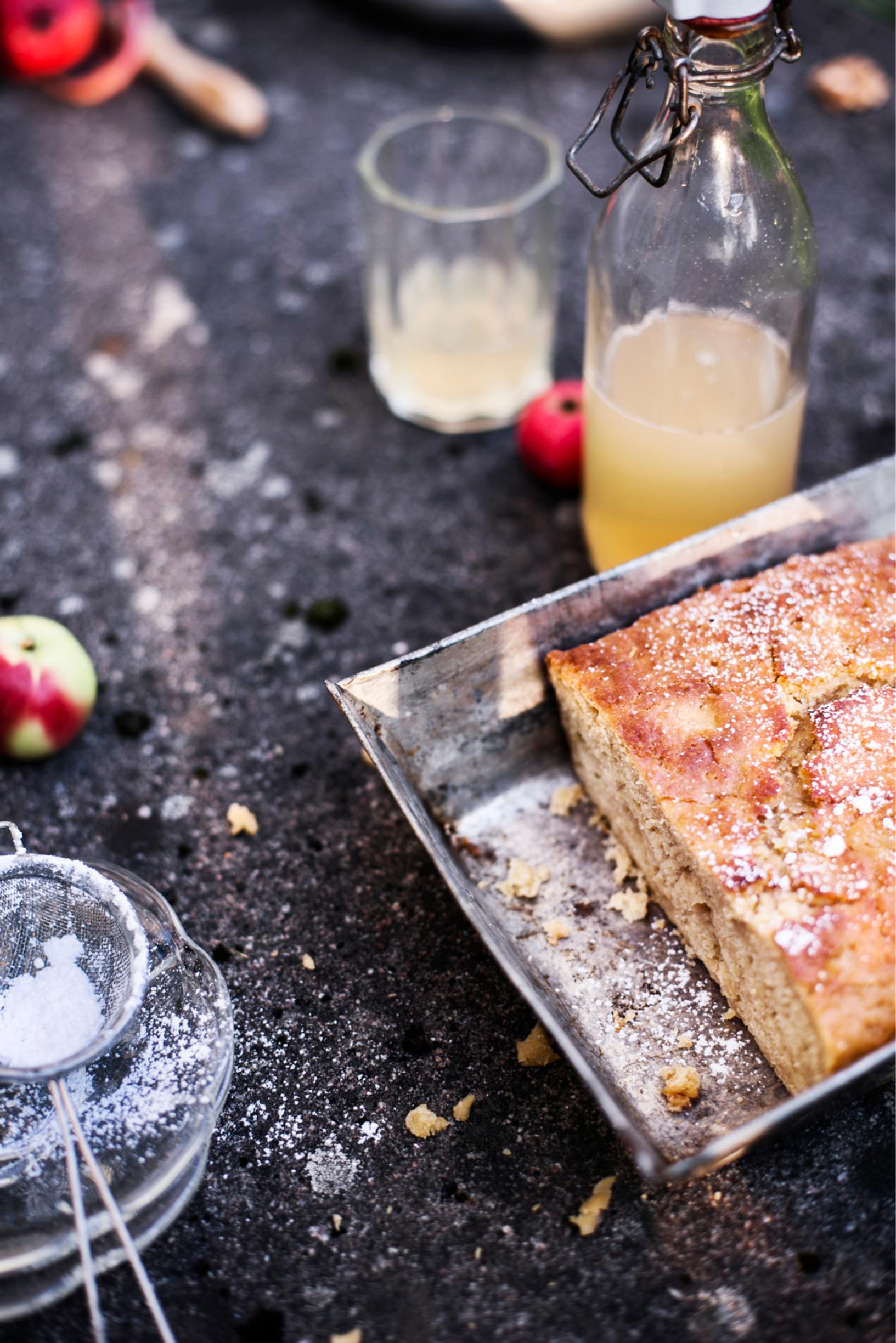 Omena-inkiväärikakku