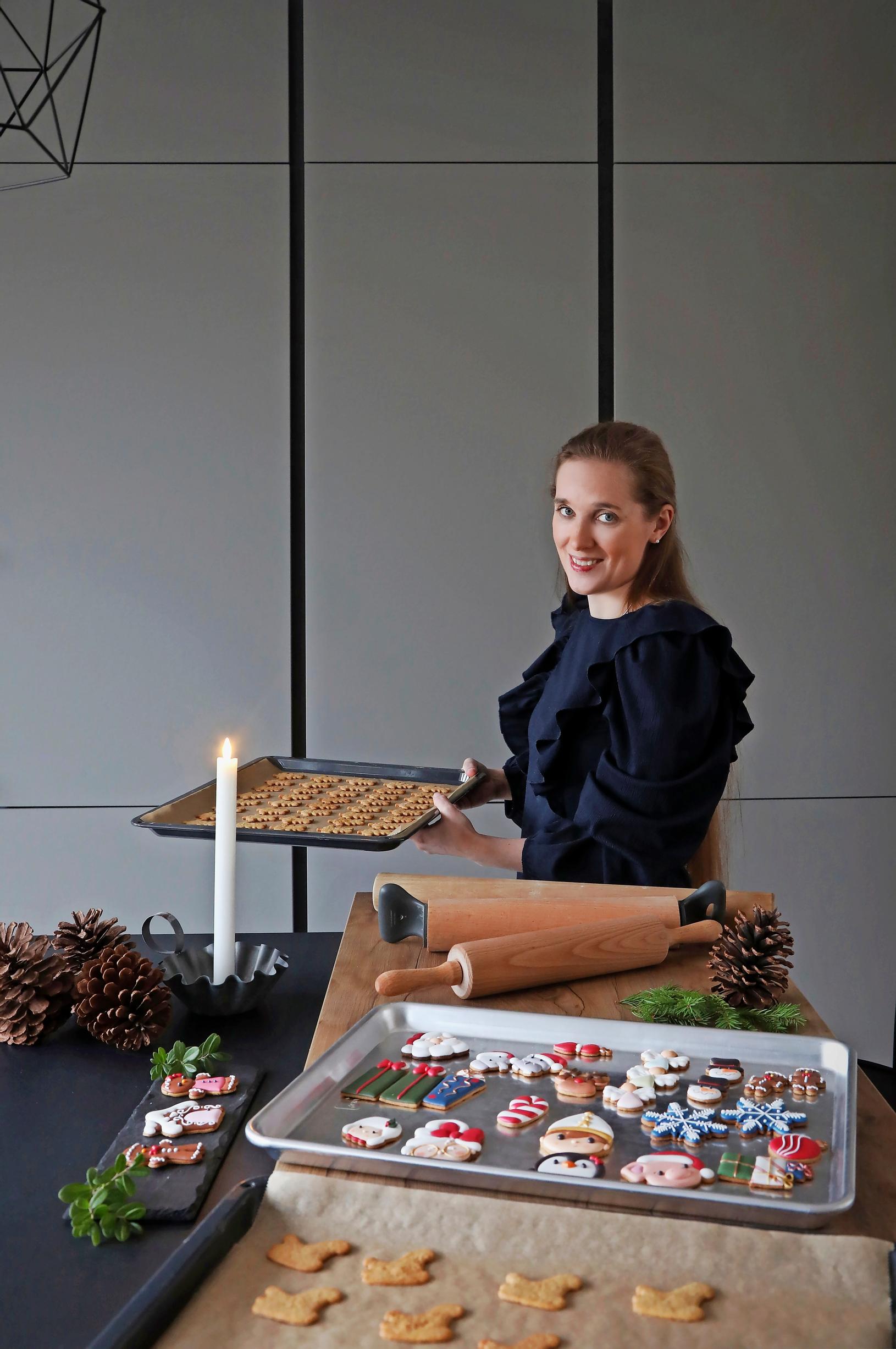 Fanny kotikeittiössään.