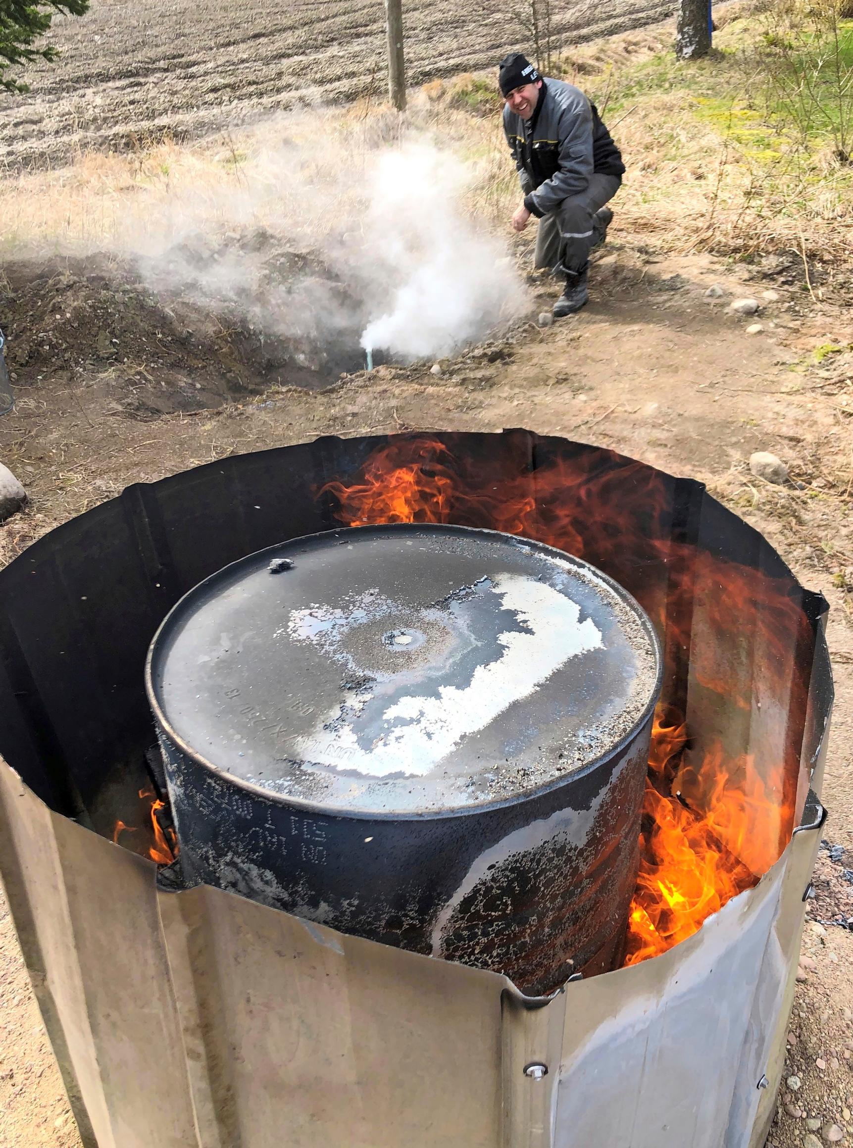 Tervanpolttoa tynnyrissä