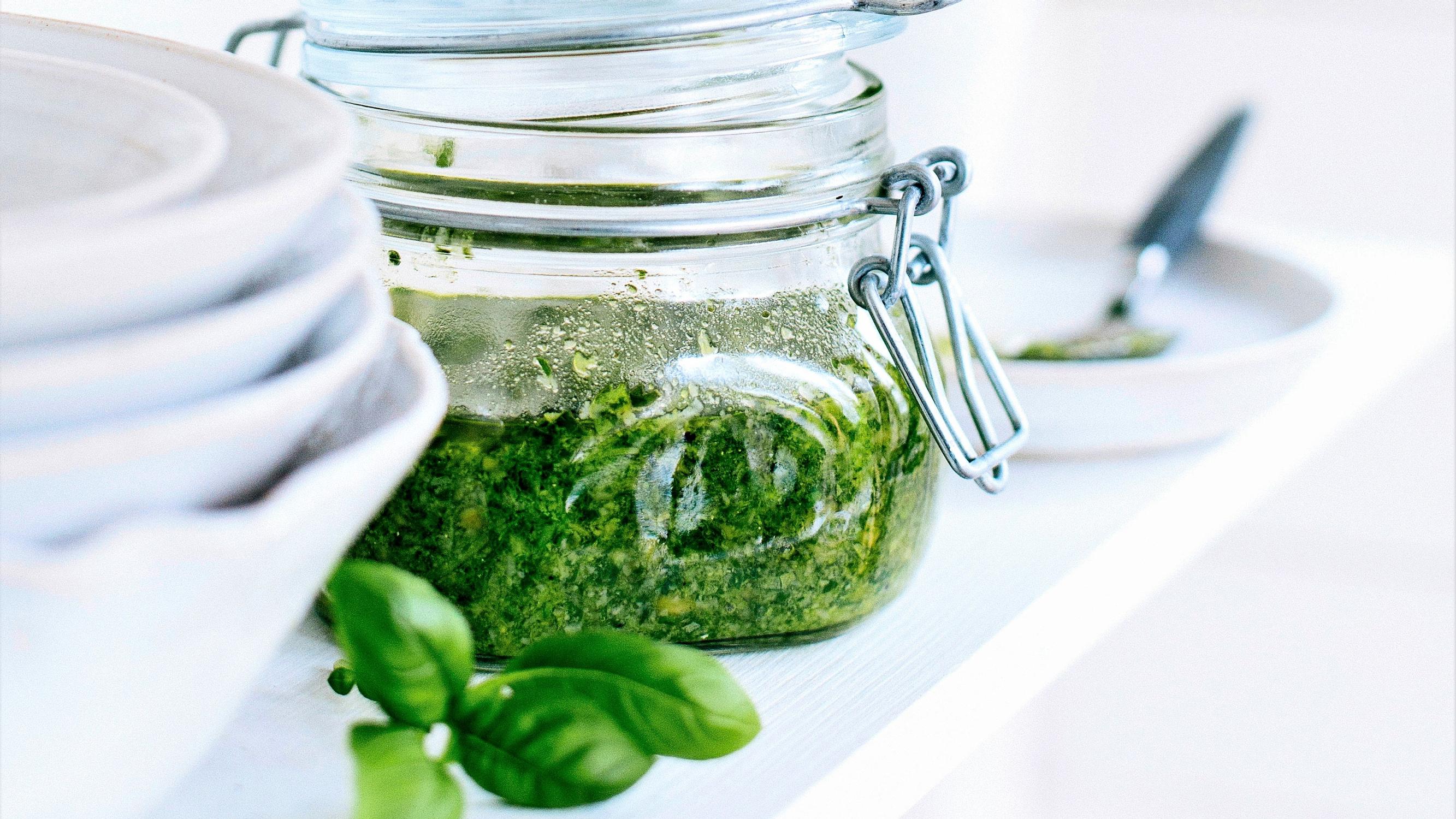 Monipuolinen pesto on helppo valmistaa itse – tälle vihreälle herkulle kaupan versiot jäävät varmasti kakkoseksi