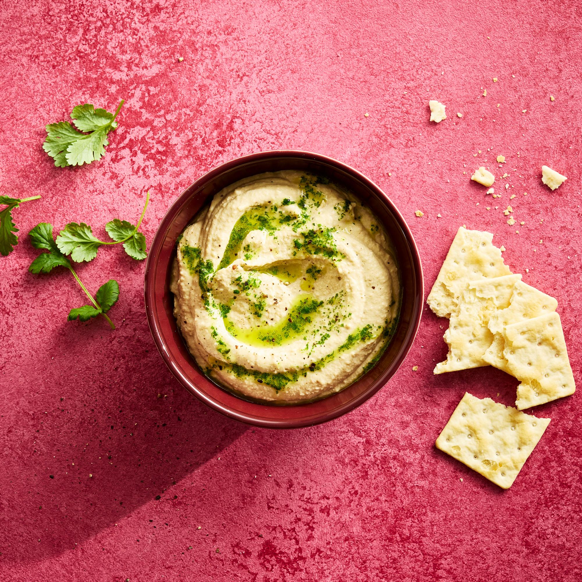Vaahdotettu hummus – kikherneliemi tekee hummuksesta pehmeän kuohkean