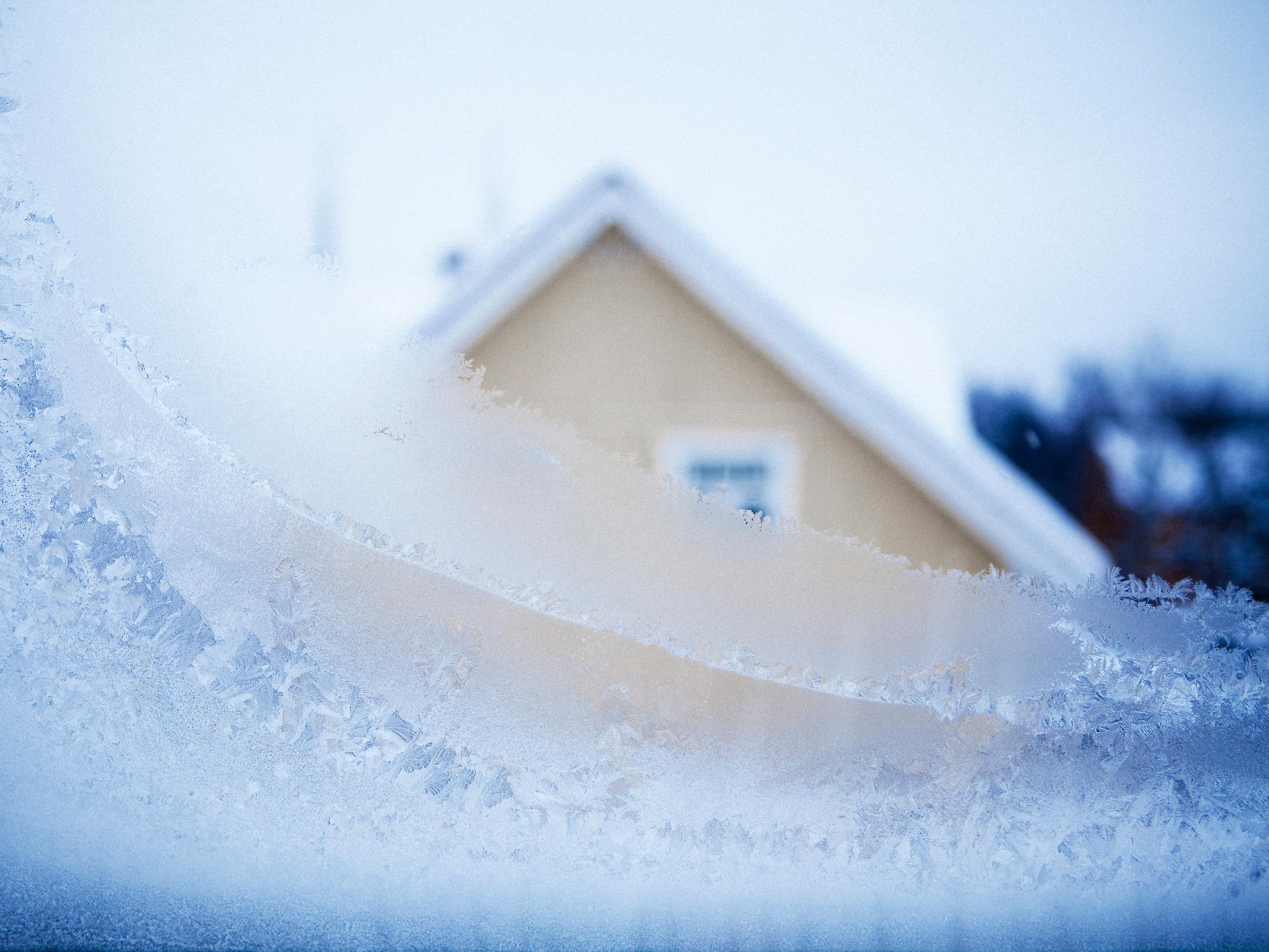 Ikkuna huurtuu – mikä avuksi? Lue asiantuntijan vinkit yleiseen ongelmaan ja nappaa kätevä tarkistuslista