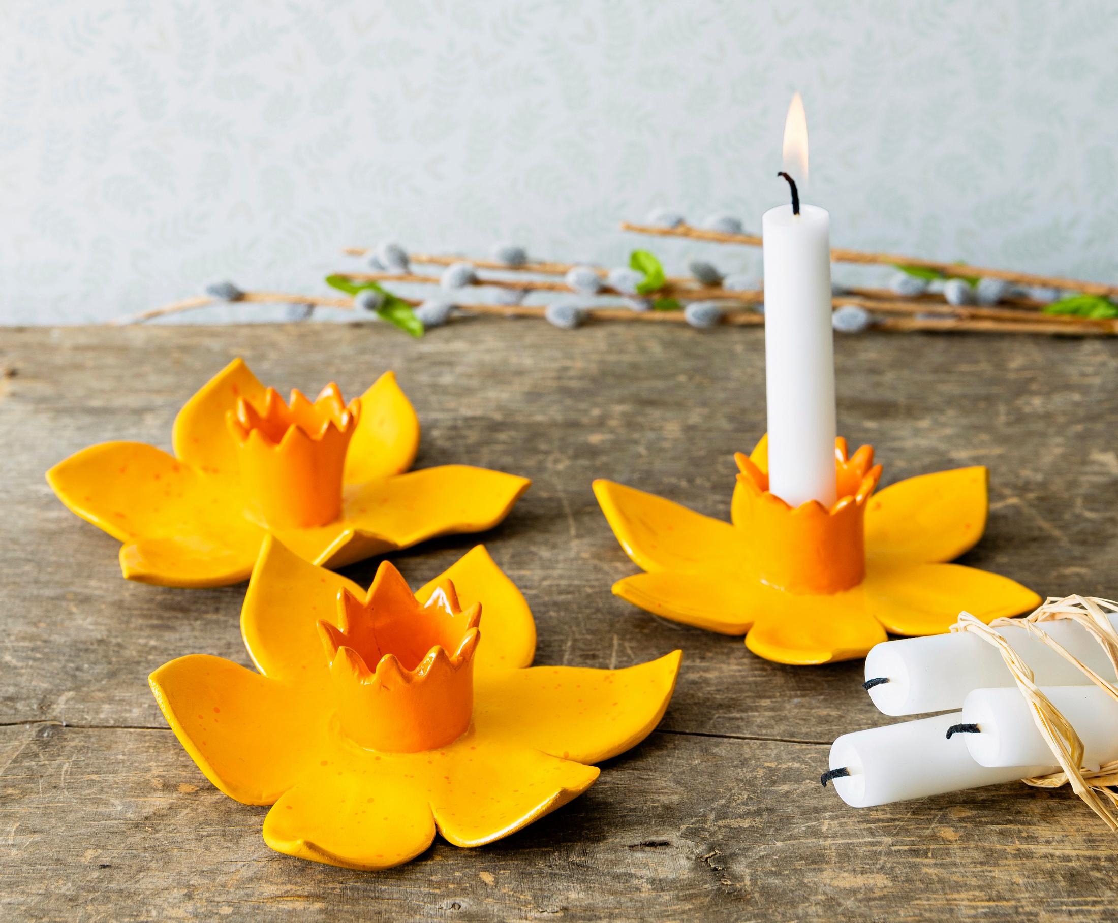 Kuin loistavat miniauringot! Näin muovailet narsissikynttilänjalat pääsiäiseksi