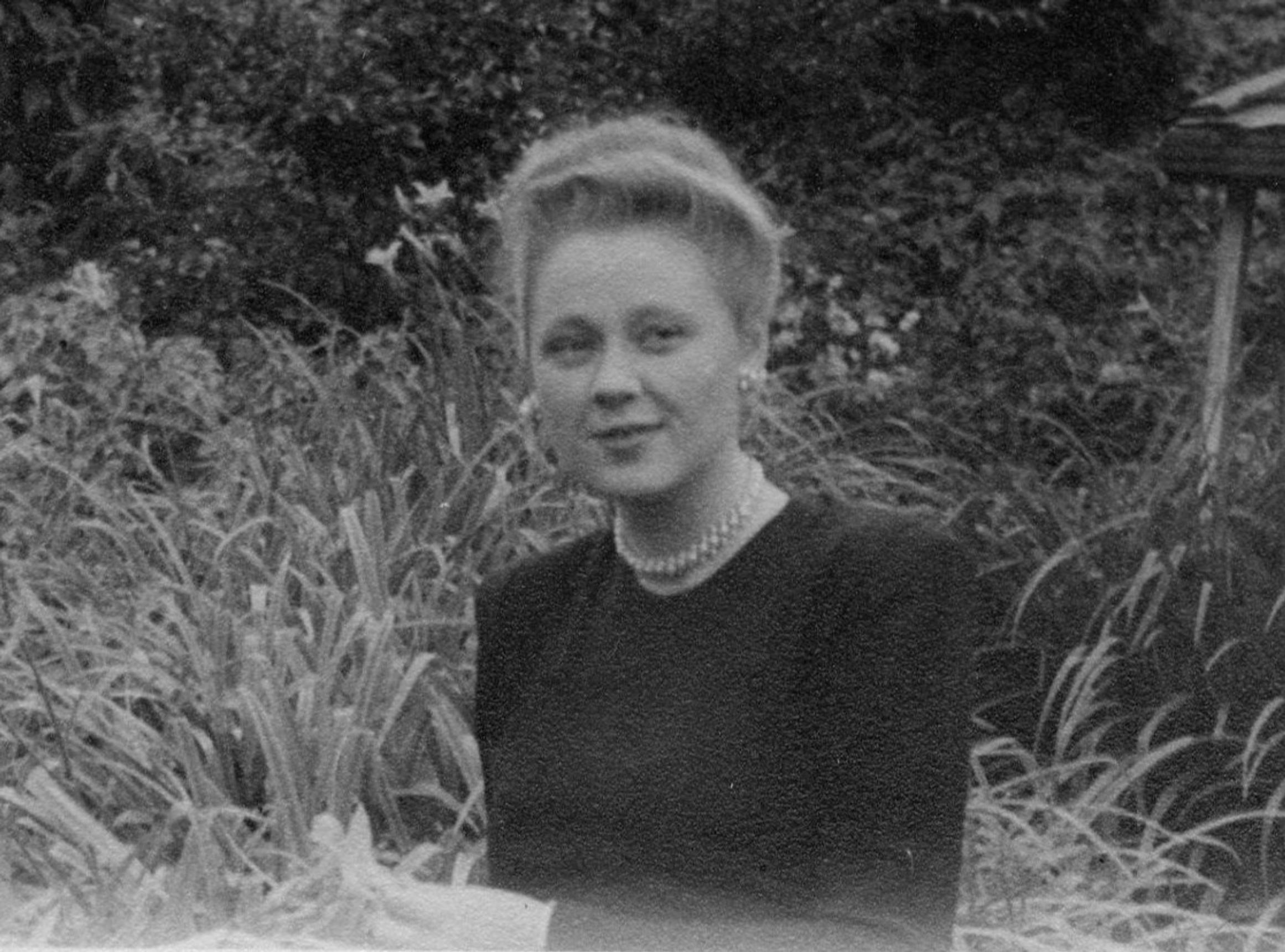 Raija Rauanheimo mustavalkokuvassa