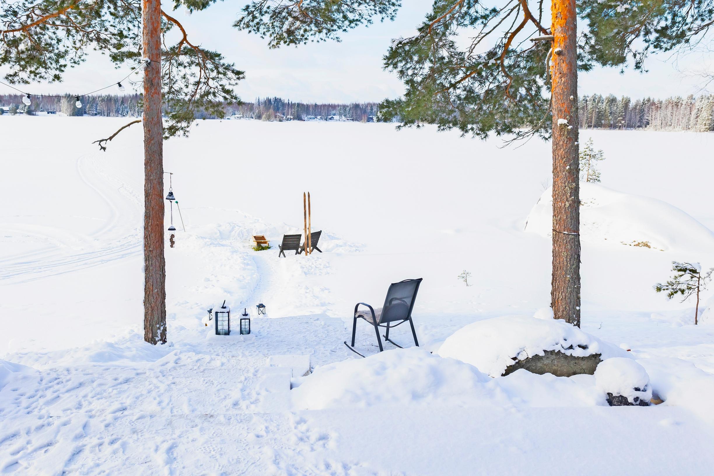 Marin ja Karin talvinen mökkiranta